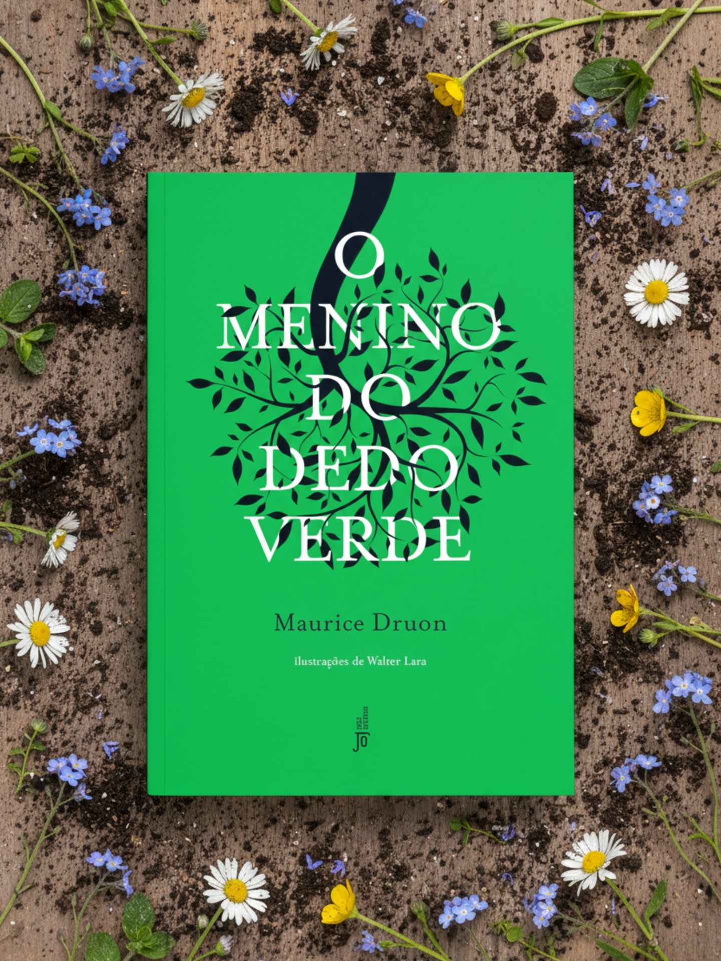 Green cover of O Menino do Dedo Verde book by Maurice Druon surrounded by daisies and soil.
