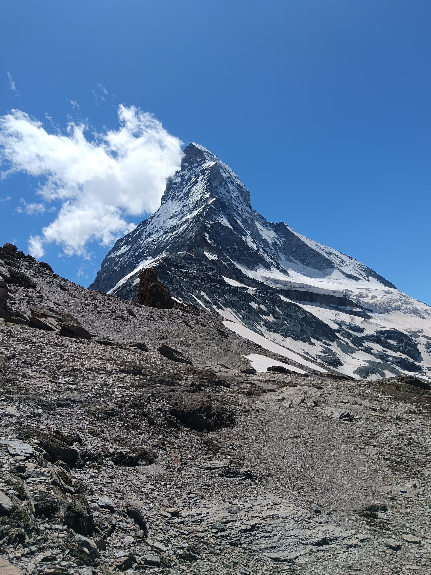 El Cervino o Matterhorn es la montaña o cumbre perfecta muy vertical y un icono para los alpinistas