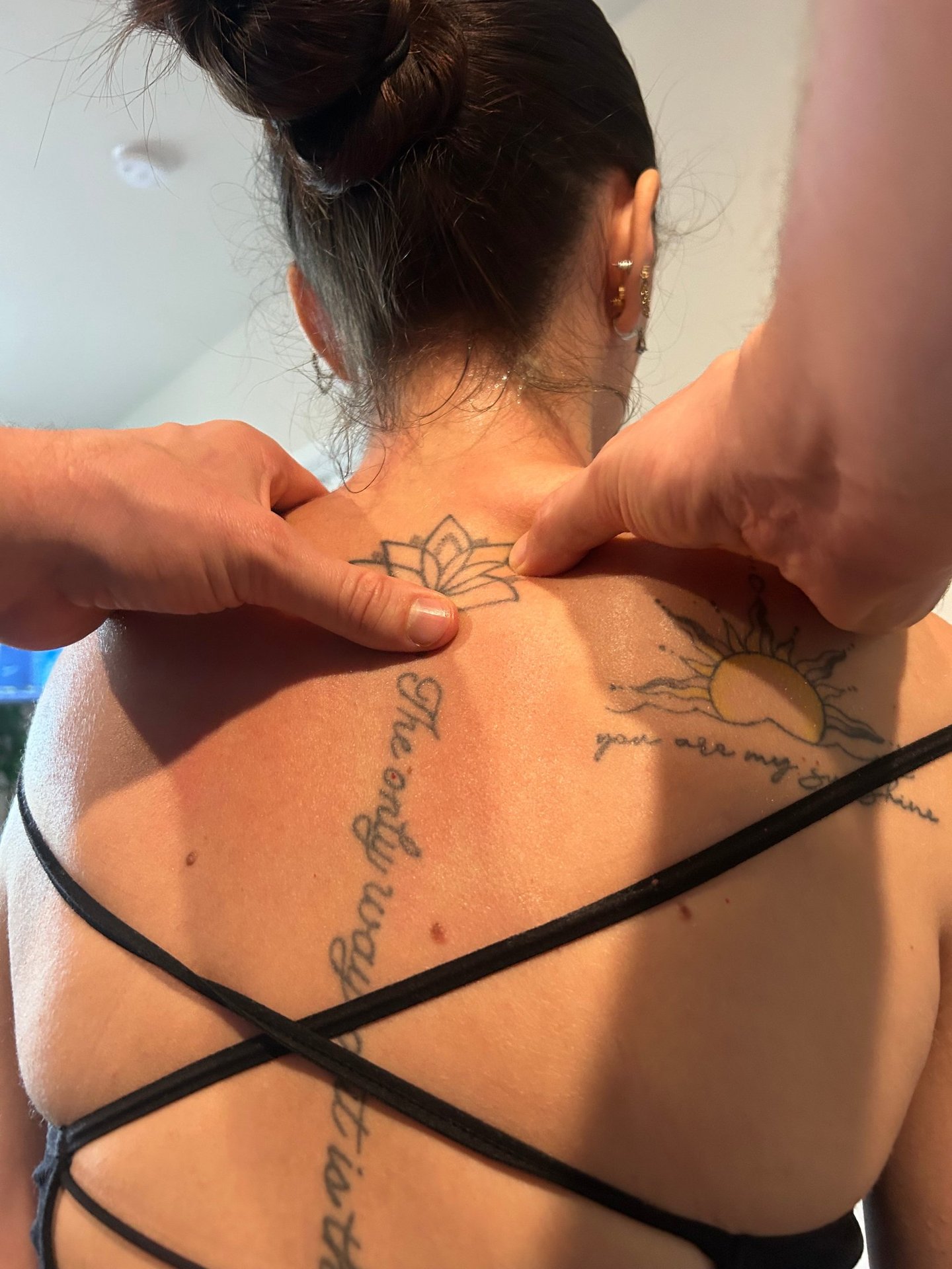 Dr Mitch working on relaxing and loosening upper back muscles