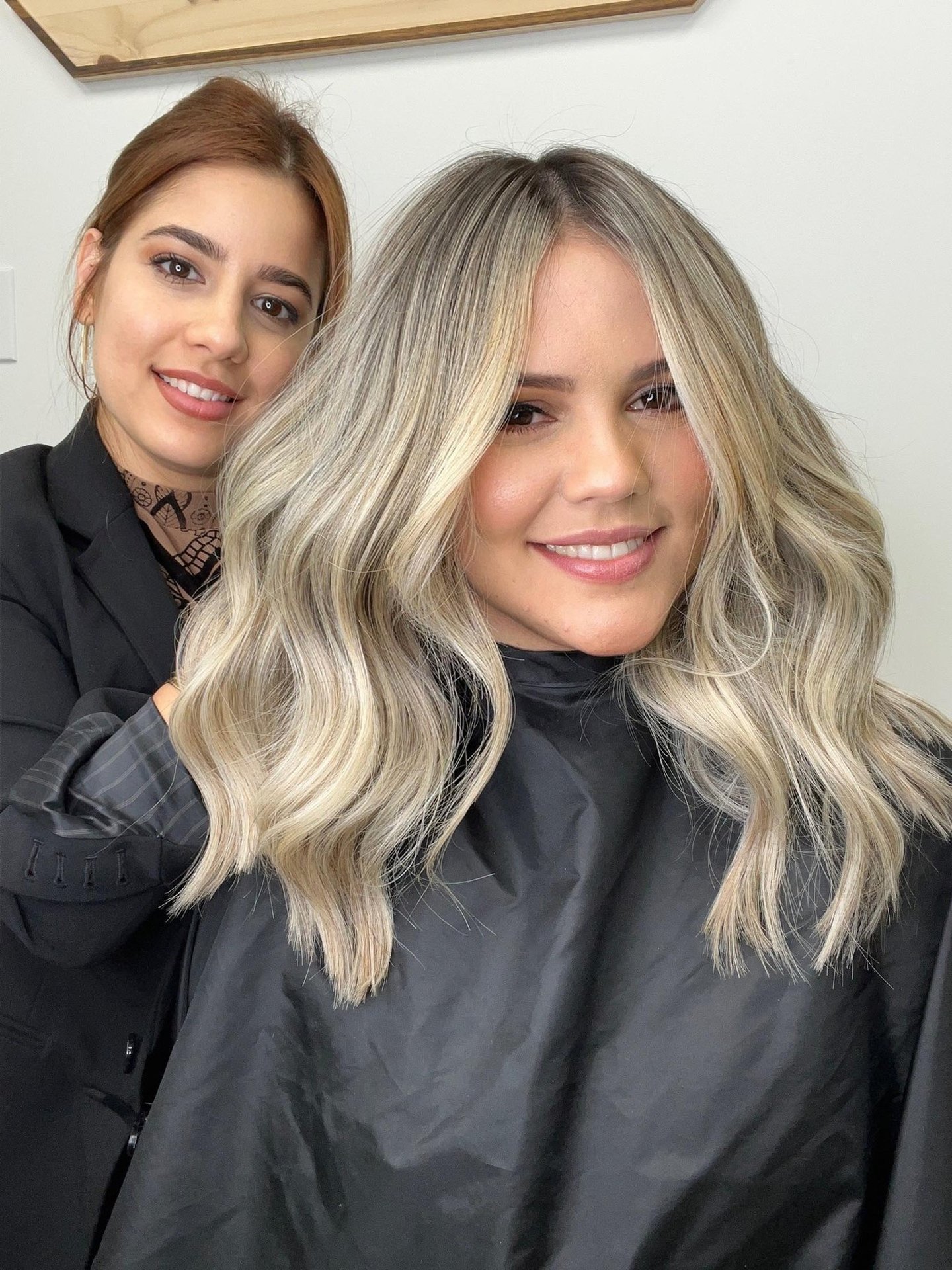 Eliannys González con una Clienta después de un Balayage en Elig Beauty Salon 2022.