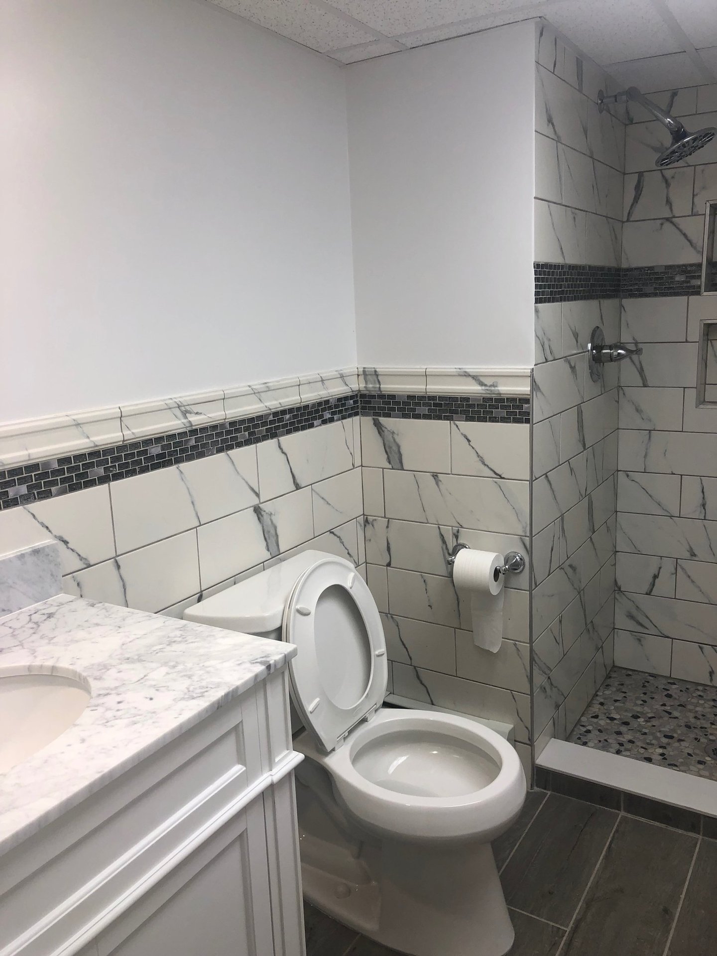 RR Construction Bathroom White