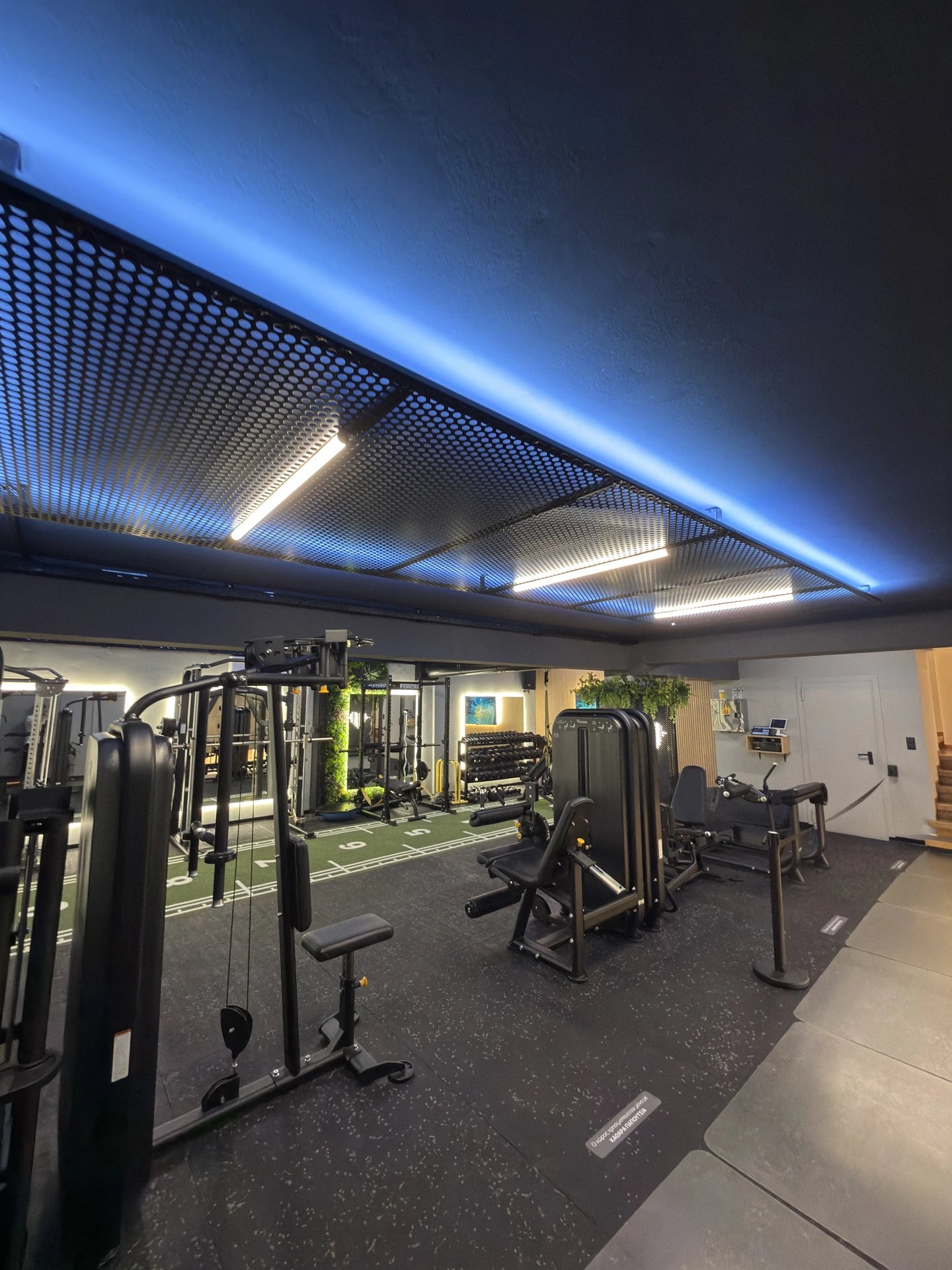 Functional training area, Μηχανήματα δύναμης & Ελεύθερα βάρη σε μικρά groups