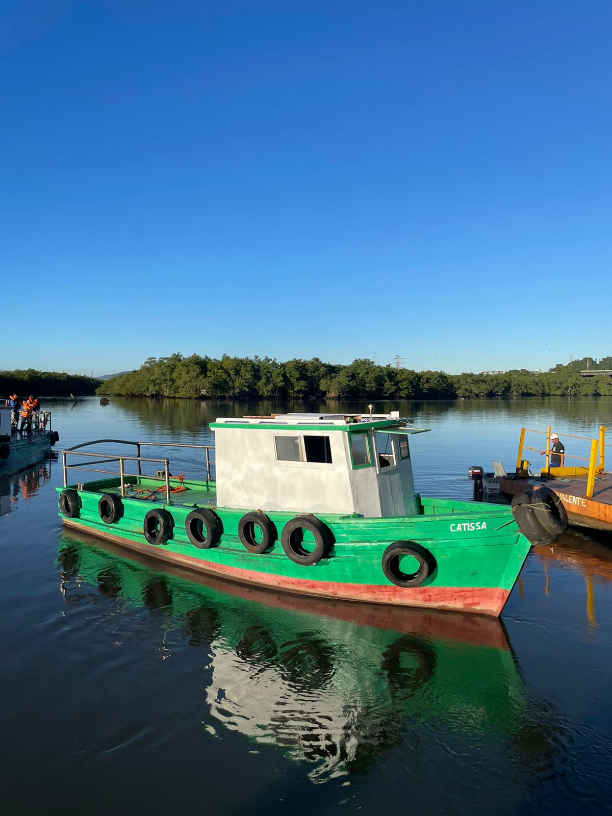 Barco para apoio portuário