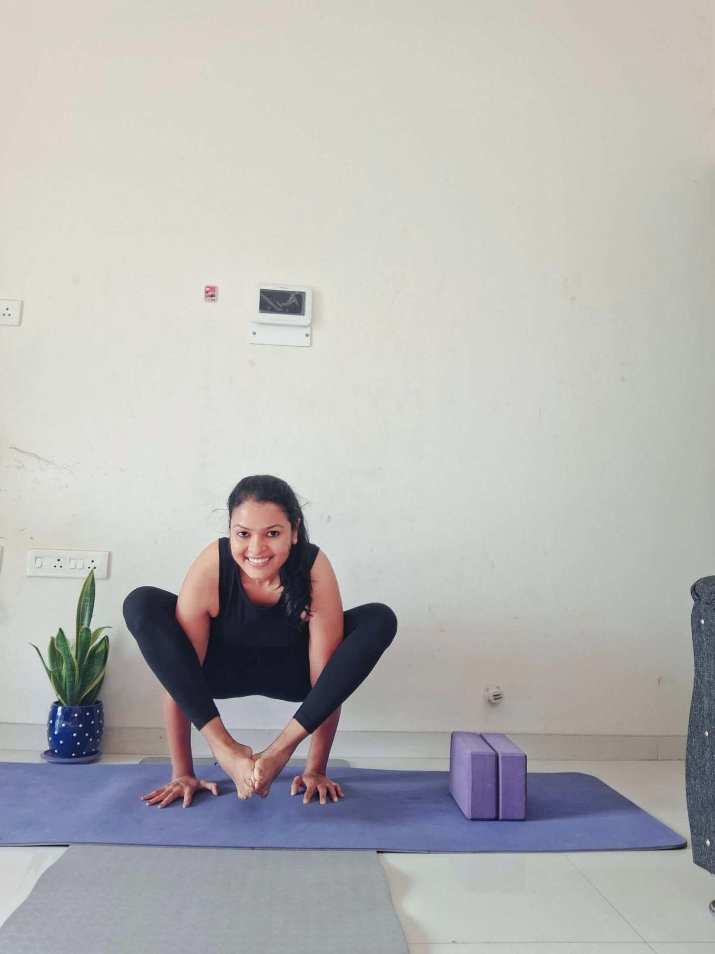 Dr Beauty teaching Yoga online