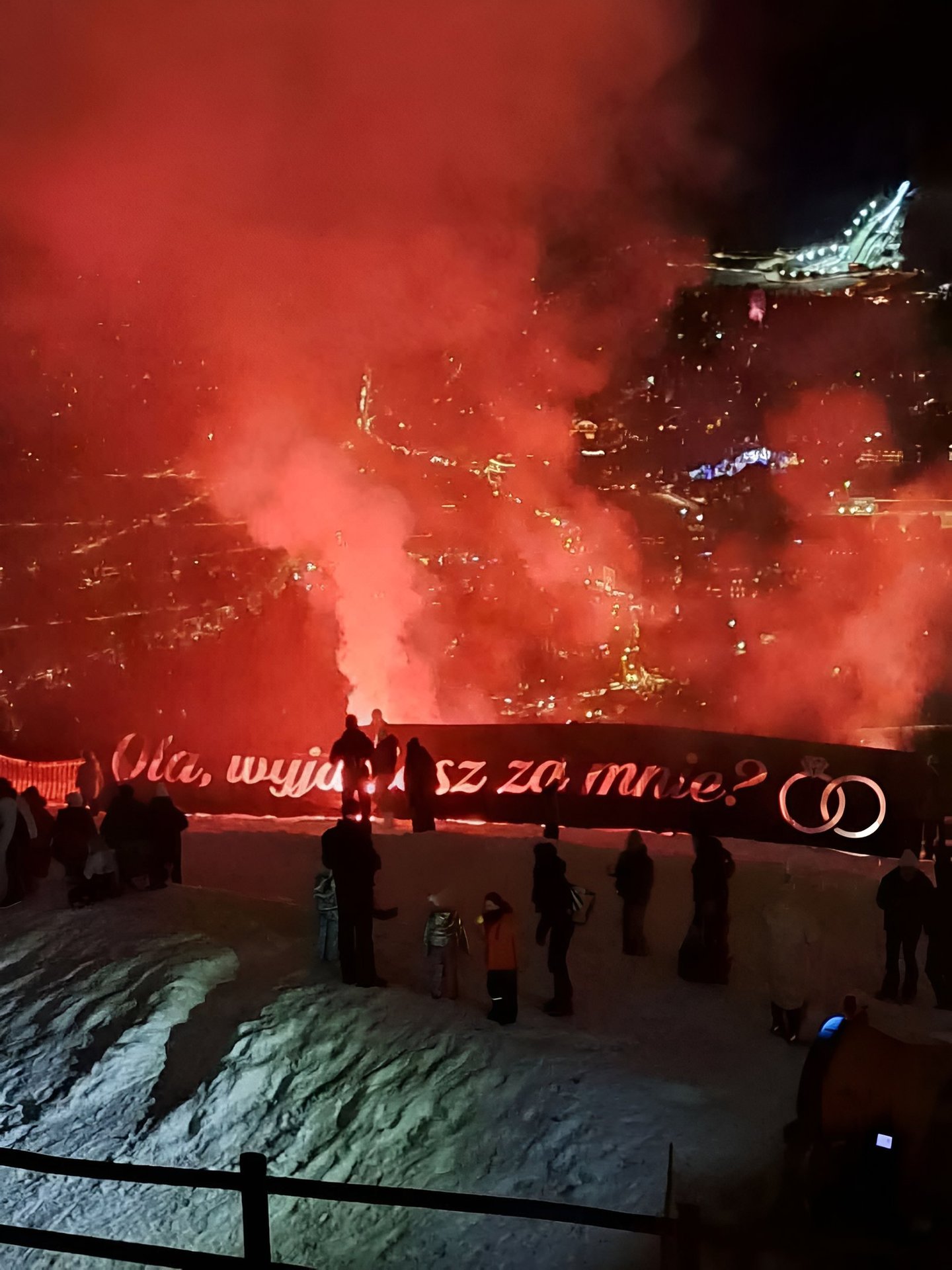 zaręczyny na gubałówce ogromny baner z napisem ola wyjdziesz za mnie