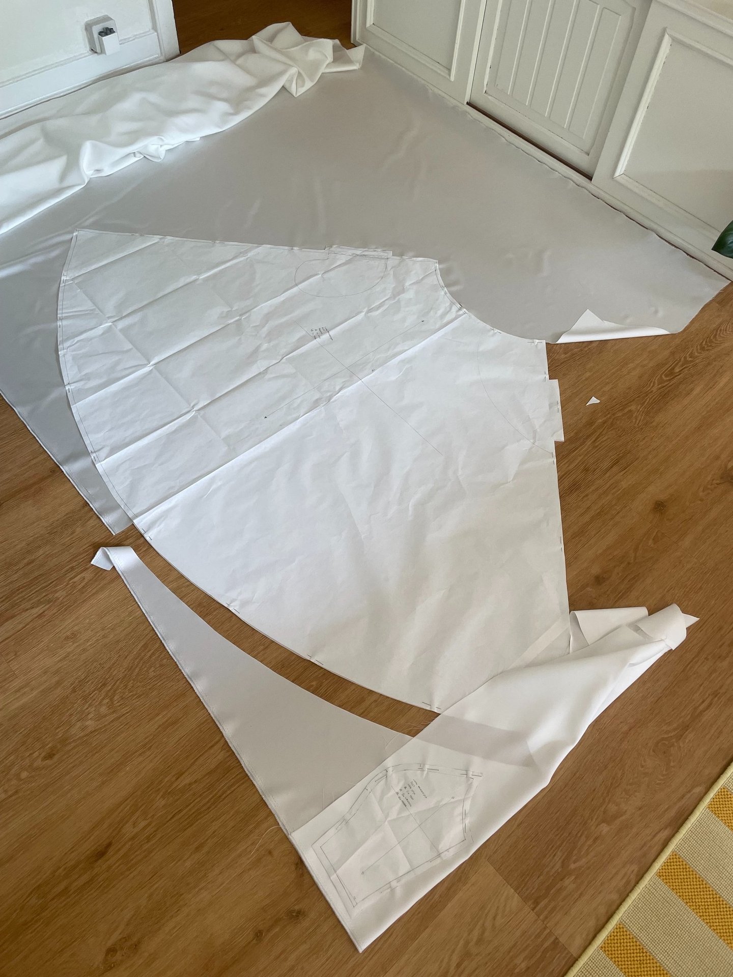 skrædder brudekjole i satin I dygtig håndværker 