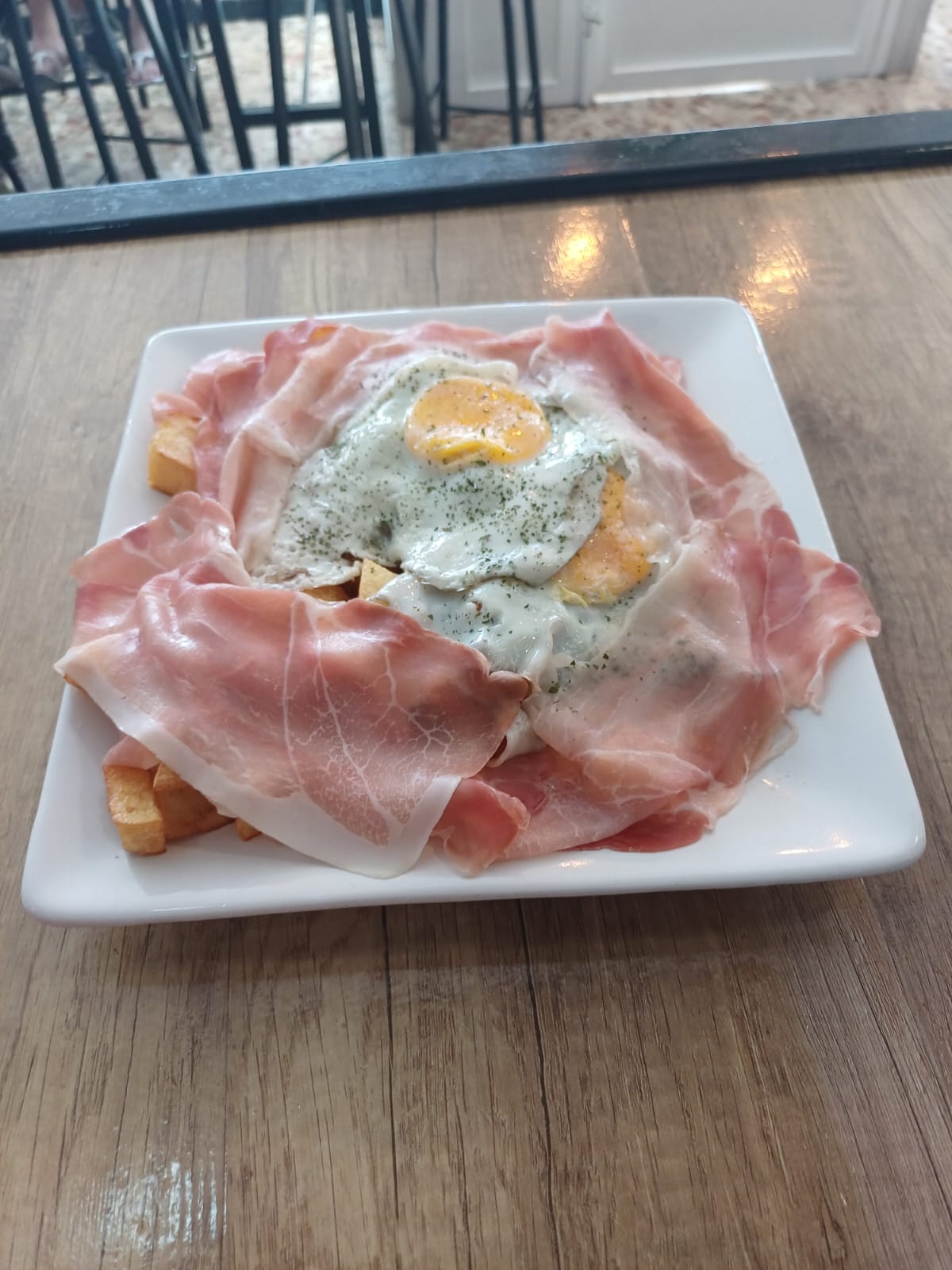 huevos rotos con jamón