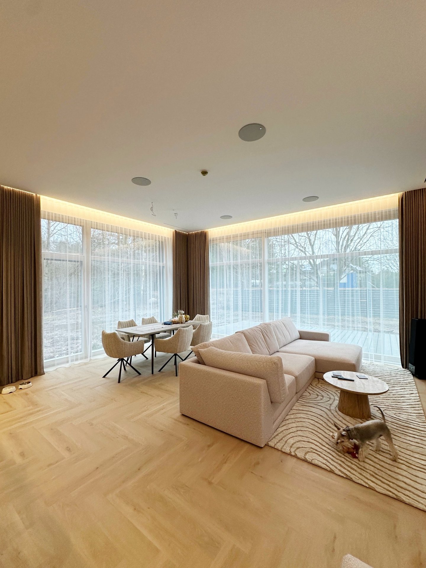 elektra valdomos užuolaidos