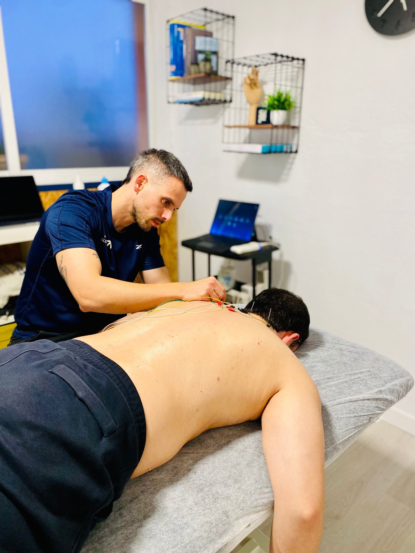 Fisioterapia presencial especializada en rehabilitación de hombro en Villaviciosa de Odón