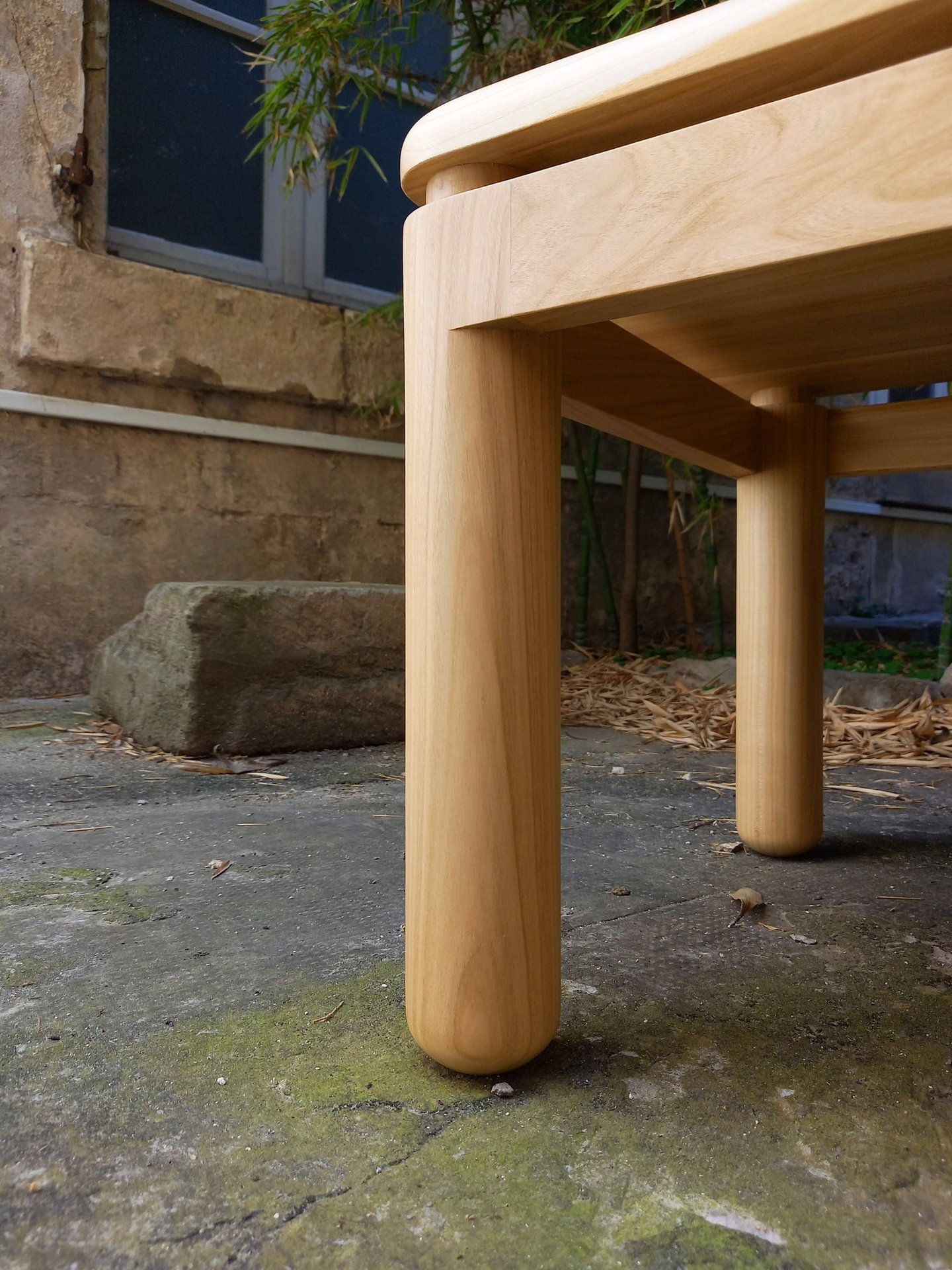 piétements de la table constitués de cylindres