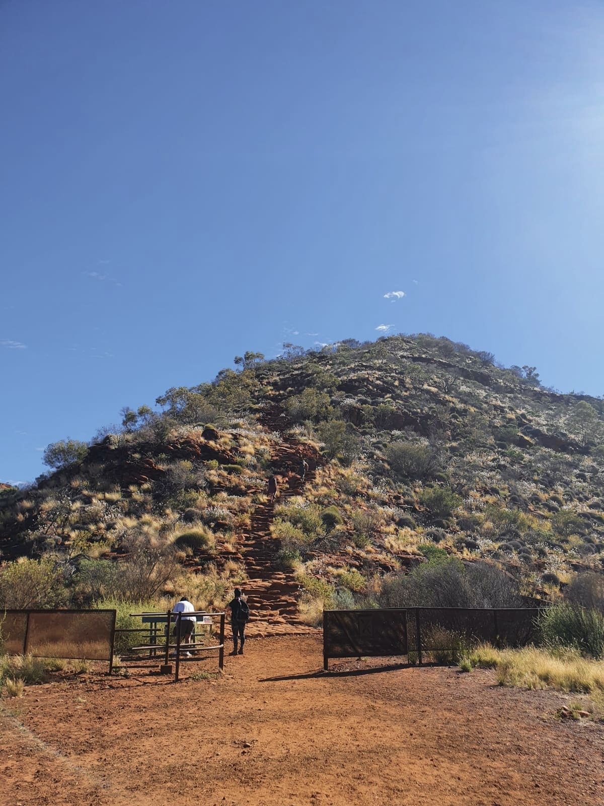 Inicio de la subida a Kings Canyon Rim Walk