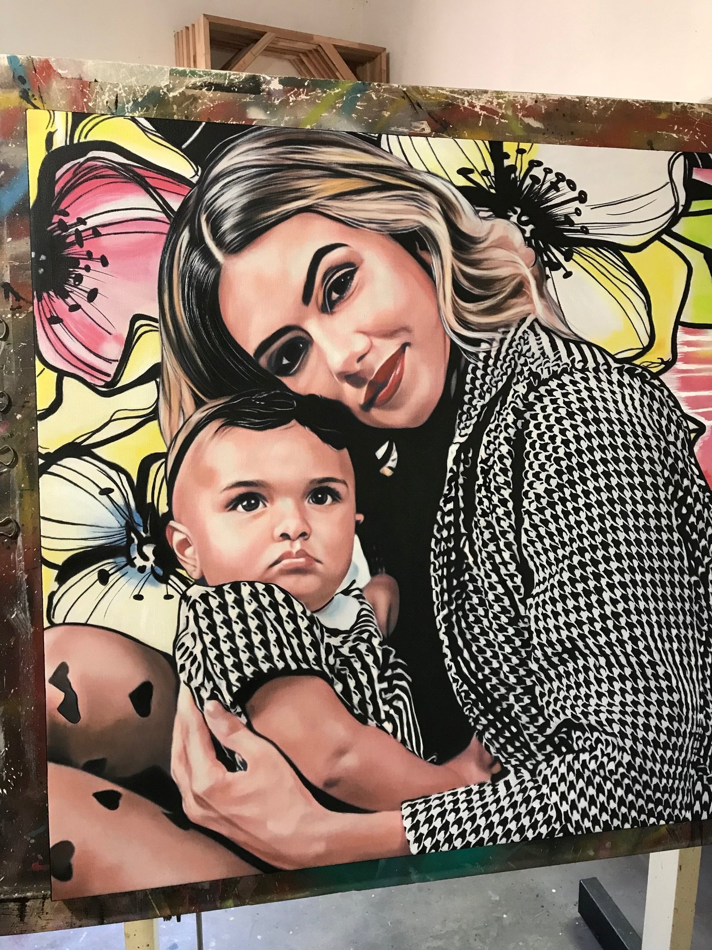 Uma obra de arte Pop-Art inspirada no amor de uma mãe, com cores e temas florais.