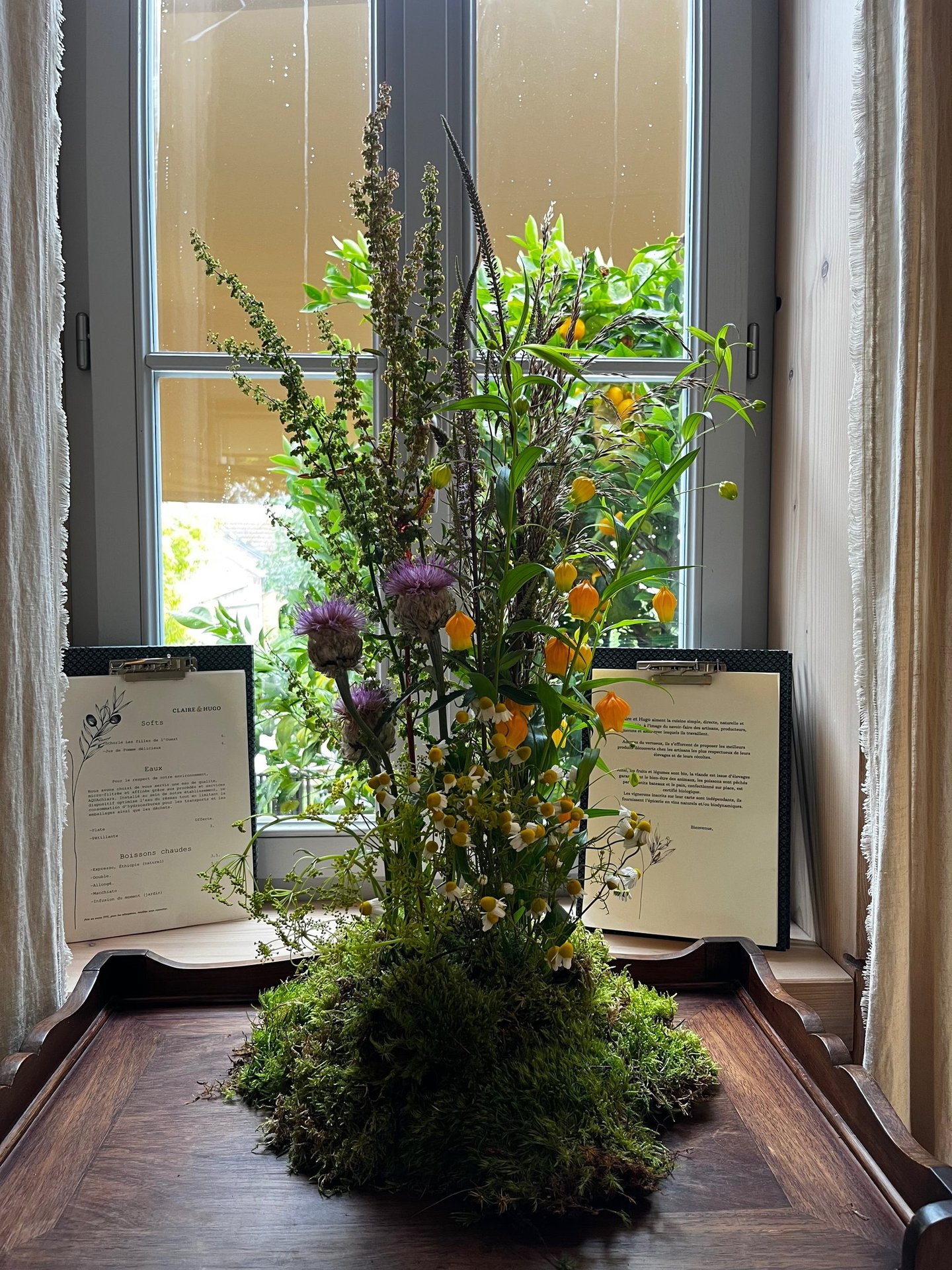 décoration florale pour un déjeuner 