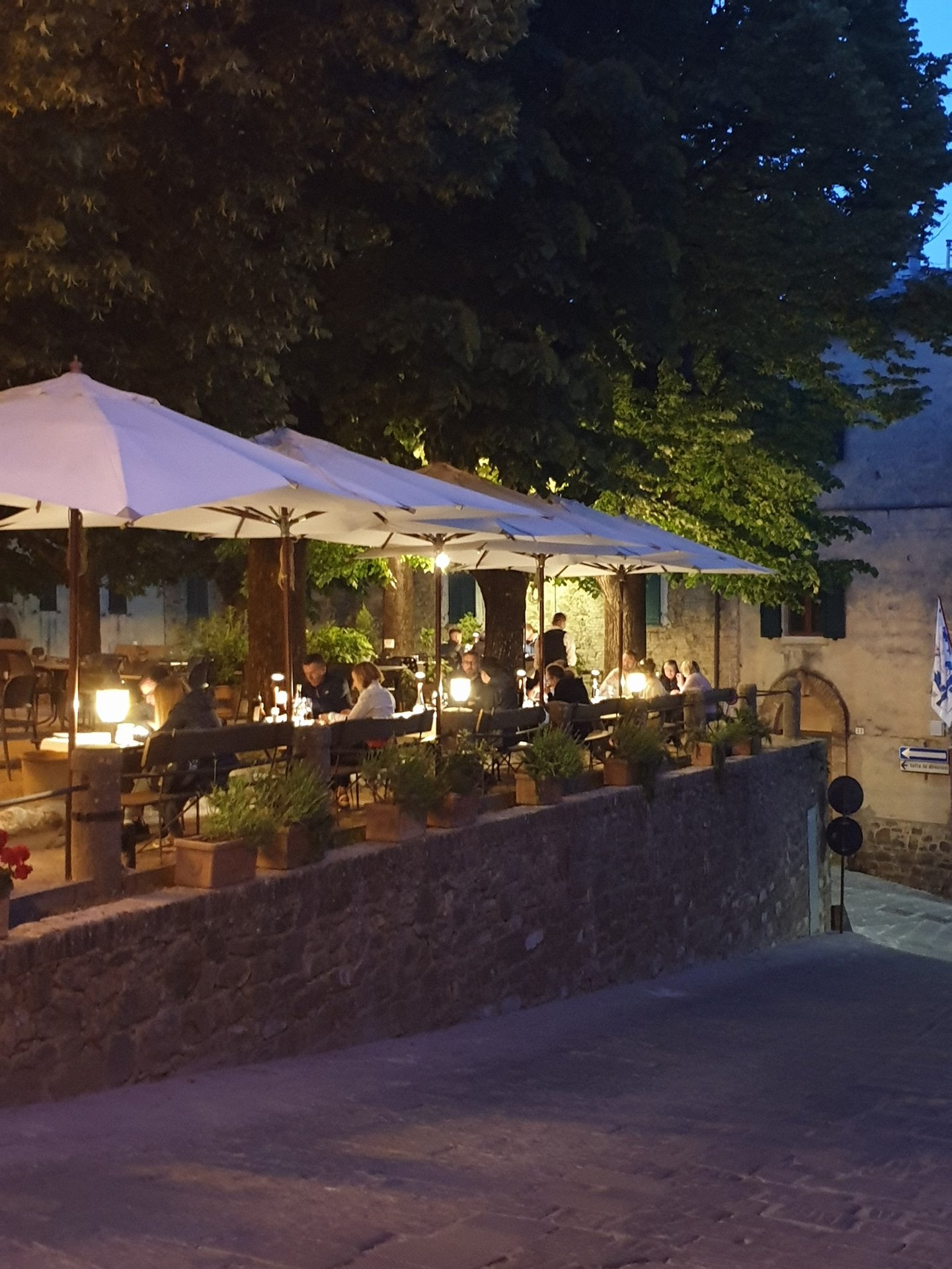 L'atmosfera magica del Giardino illuminato di notte - The magical atmosphere of Il Giardino illumina