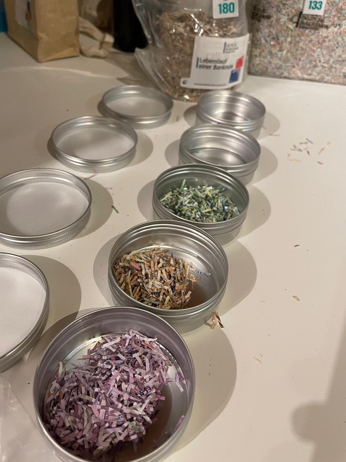 Entwertetes Bargeld / Banknoten / Euro für das Training von Banknotenspürhunden