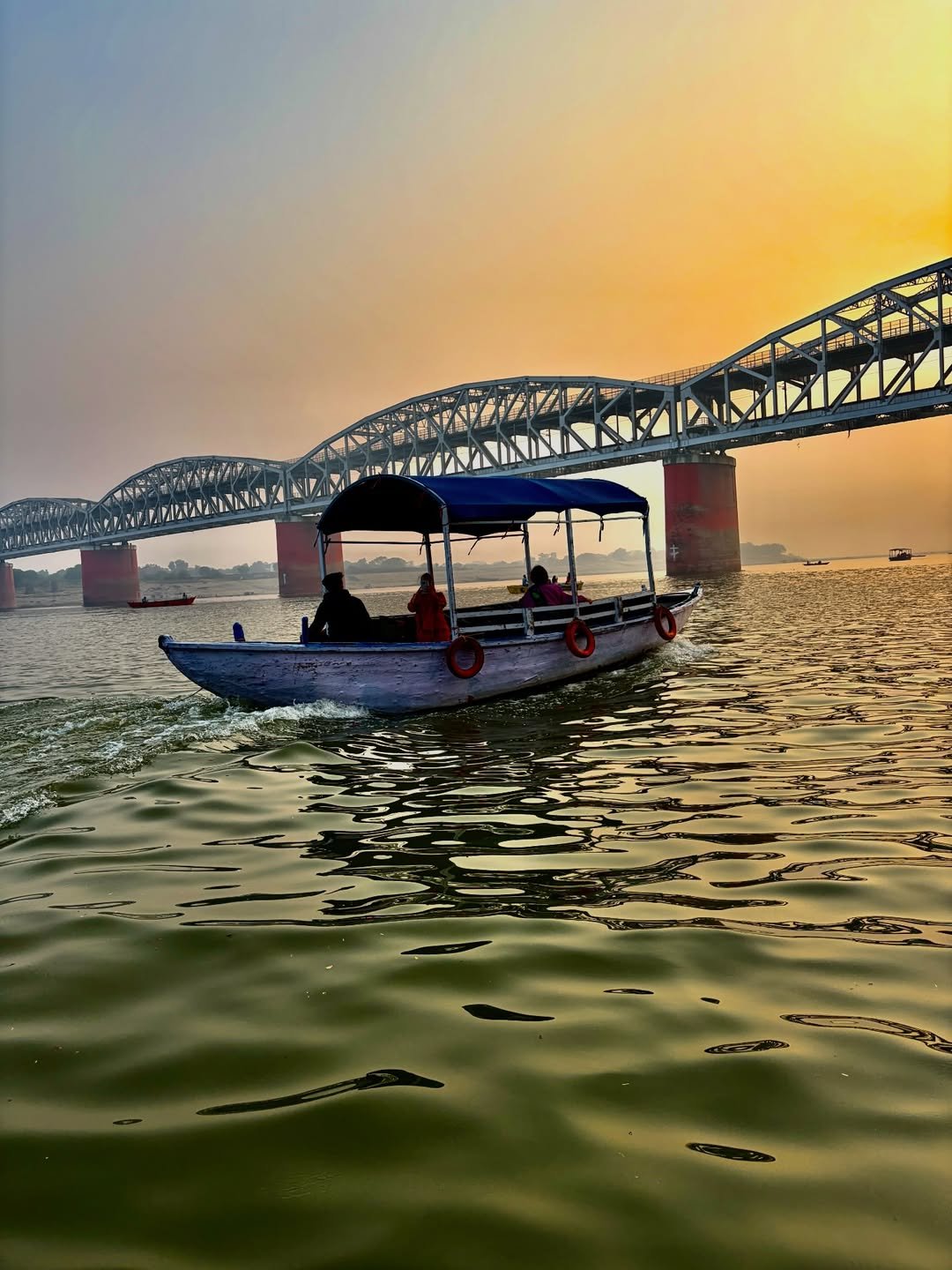Evening Boat Ride from Namo Ghat to Raja Harishchandra Ghat (69 Ghats Approx. 11 Km Round)