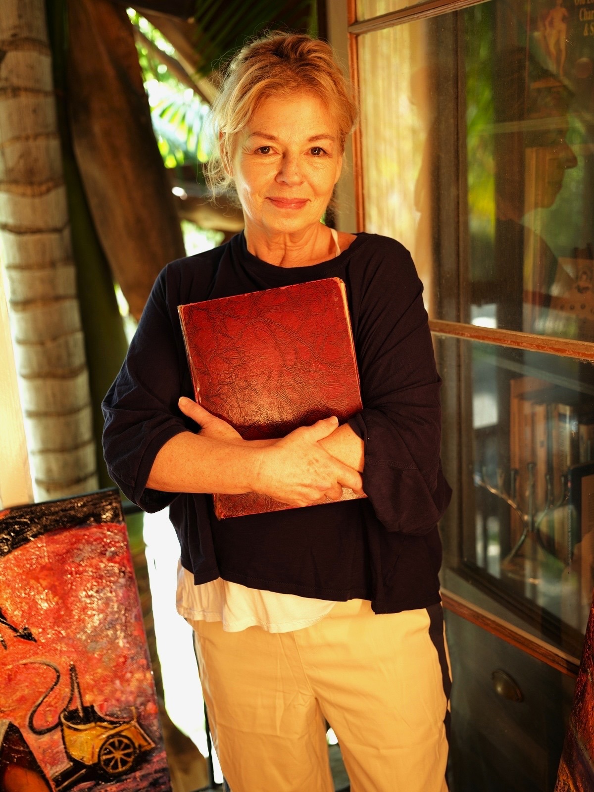 I Am One Tarot School online classes by Maya Britan