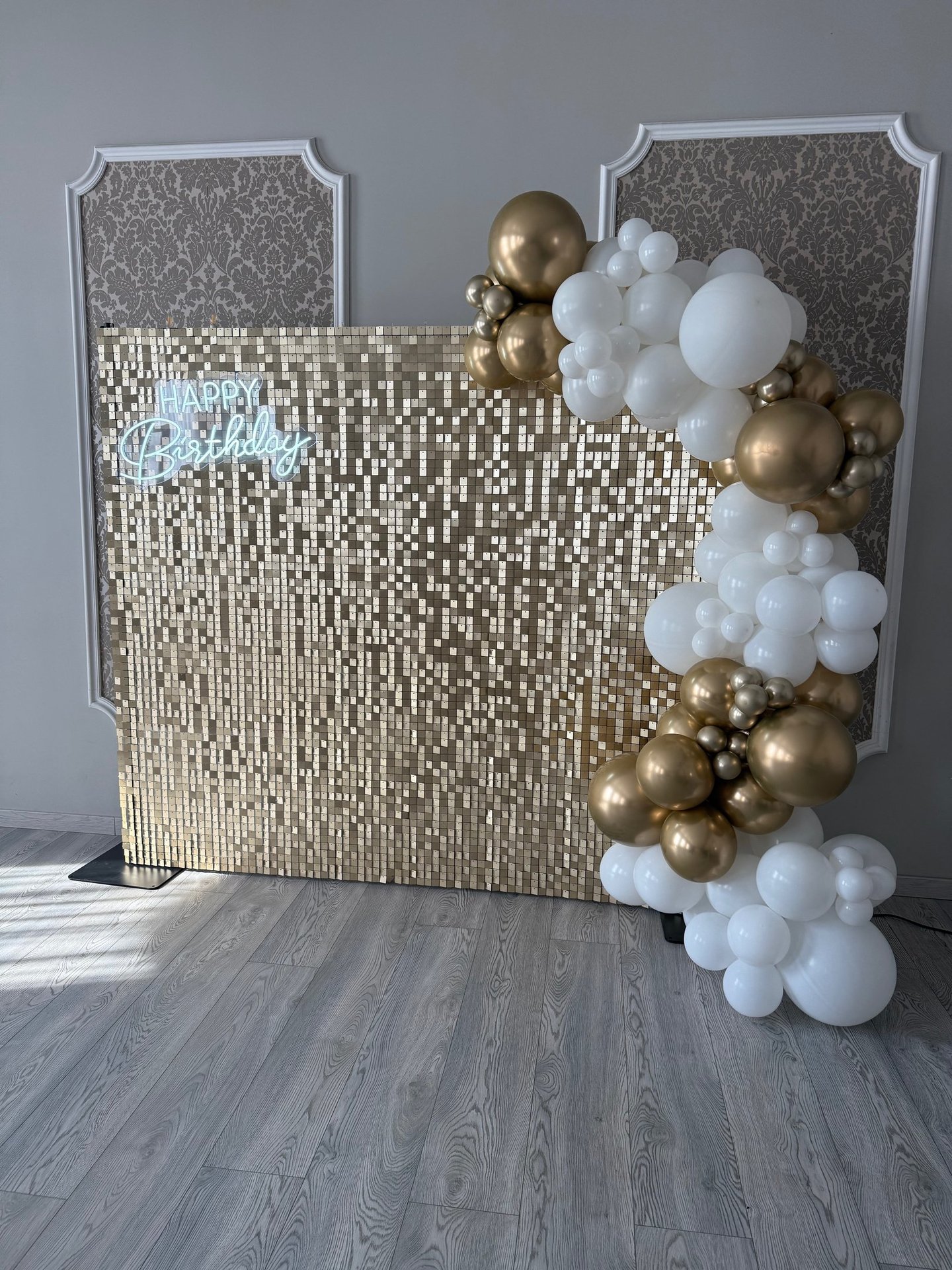 Blizgi auksinė foto sienelė nuoma, foto siena, foto sieneles nuoma vilnius, blizgi foto sienele