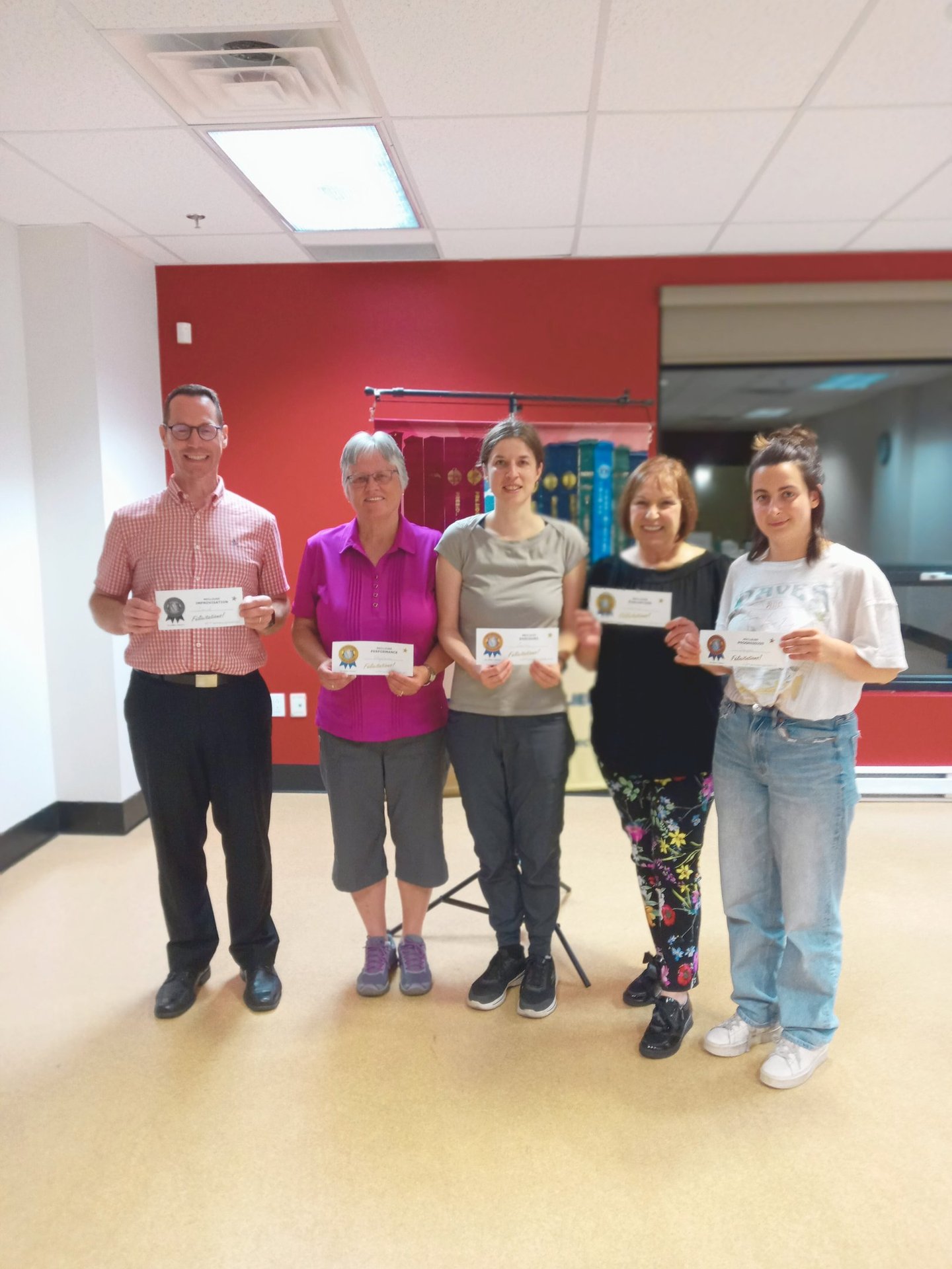 Photo de groupe avec les lauréats Méritas au Toastmasters Vallée-du-Richelieu.2