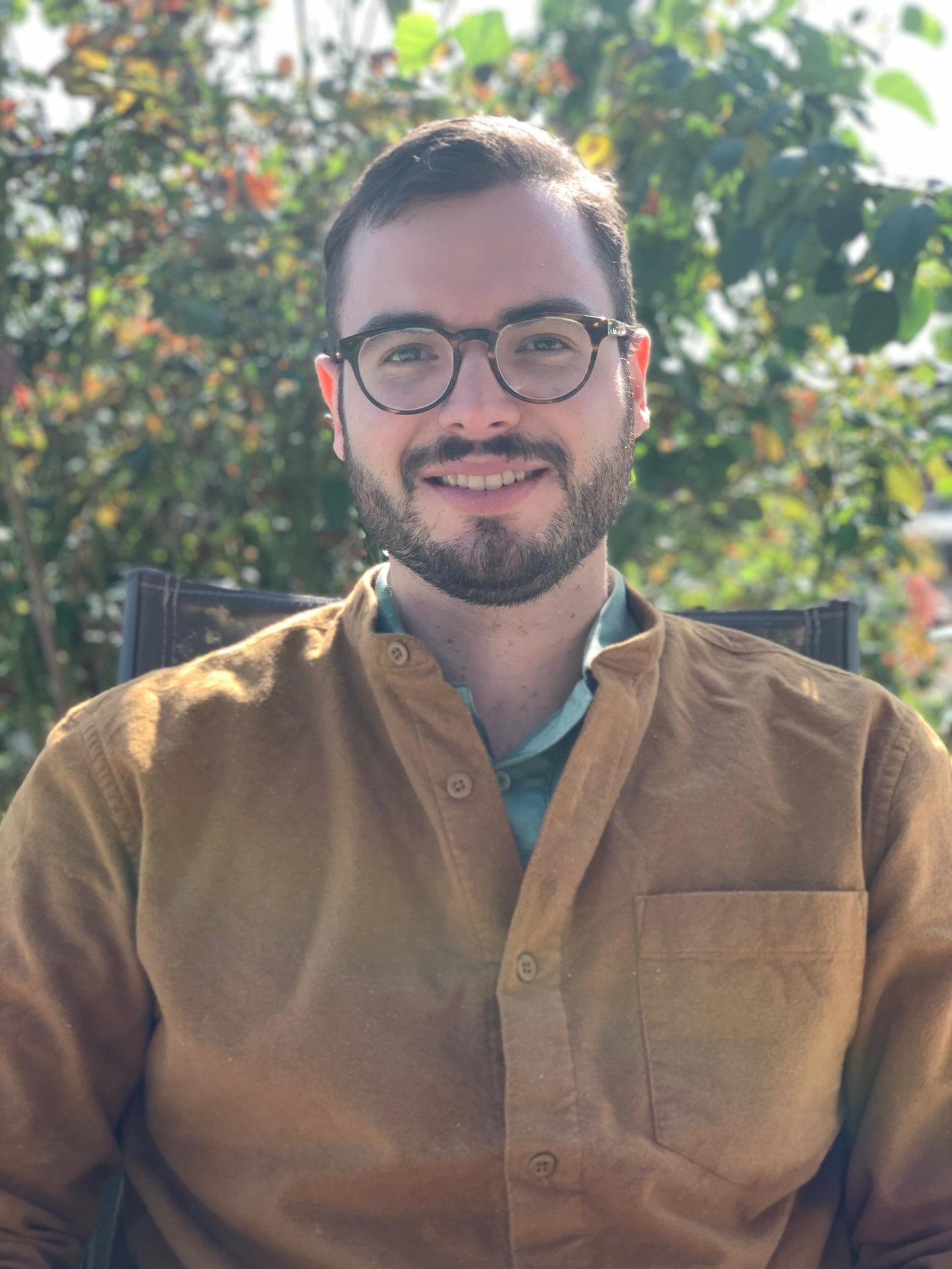 Dr. Fabio Marcovski, English-speaking psychologist in Florianópolis - outdoor headshot