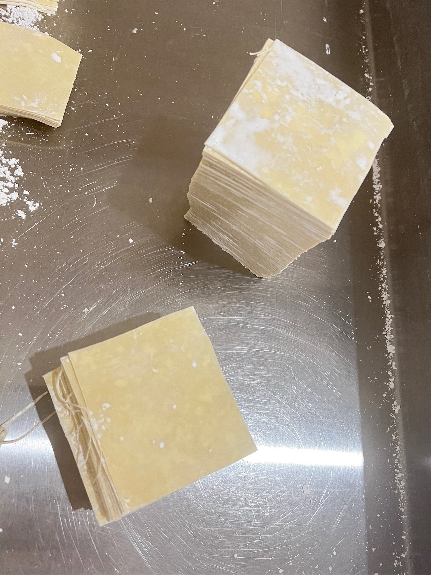 Kulit pangsit segar siap pakai produksi Depot Mie Ayam RATU