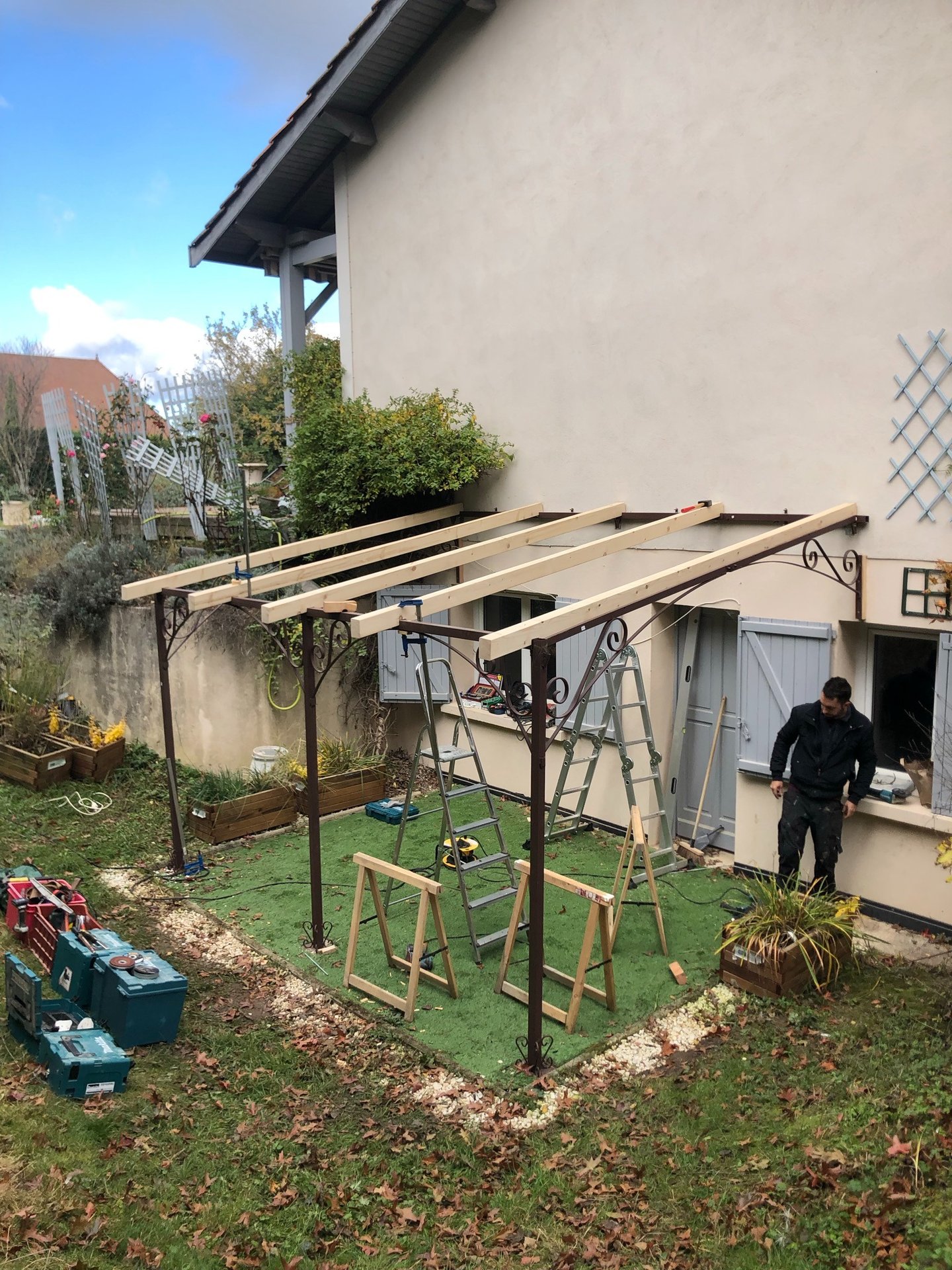Construction d'un appentis en bois sur mesure