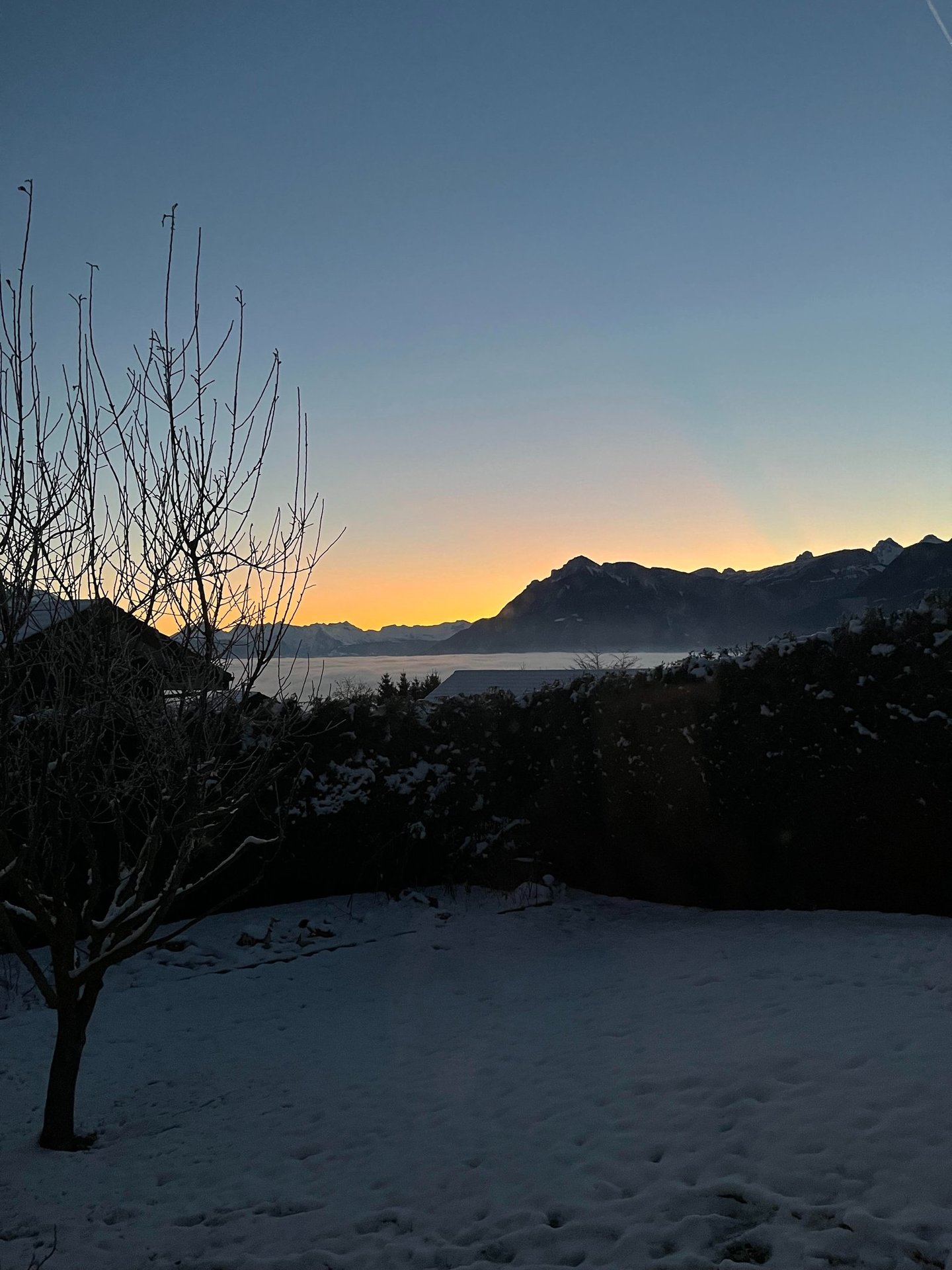 Levé de soleil sur La Roche sur Foron, haute Savoie