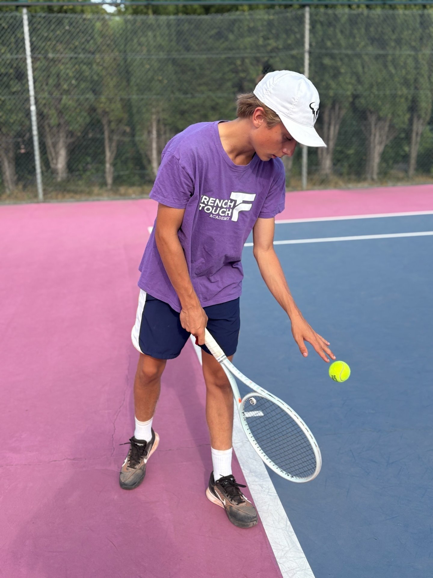 Grégoire Denis joueur de tennis en entraînement intensif et progression