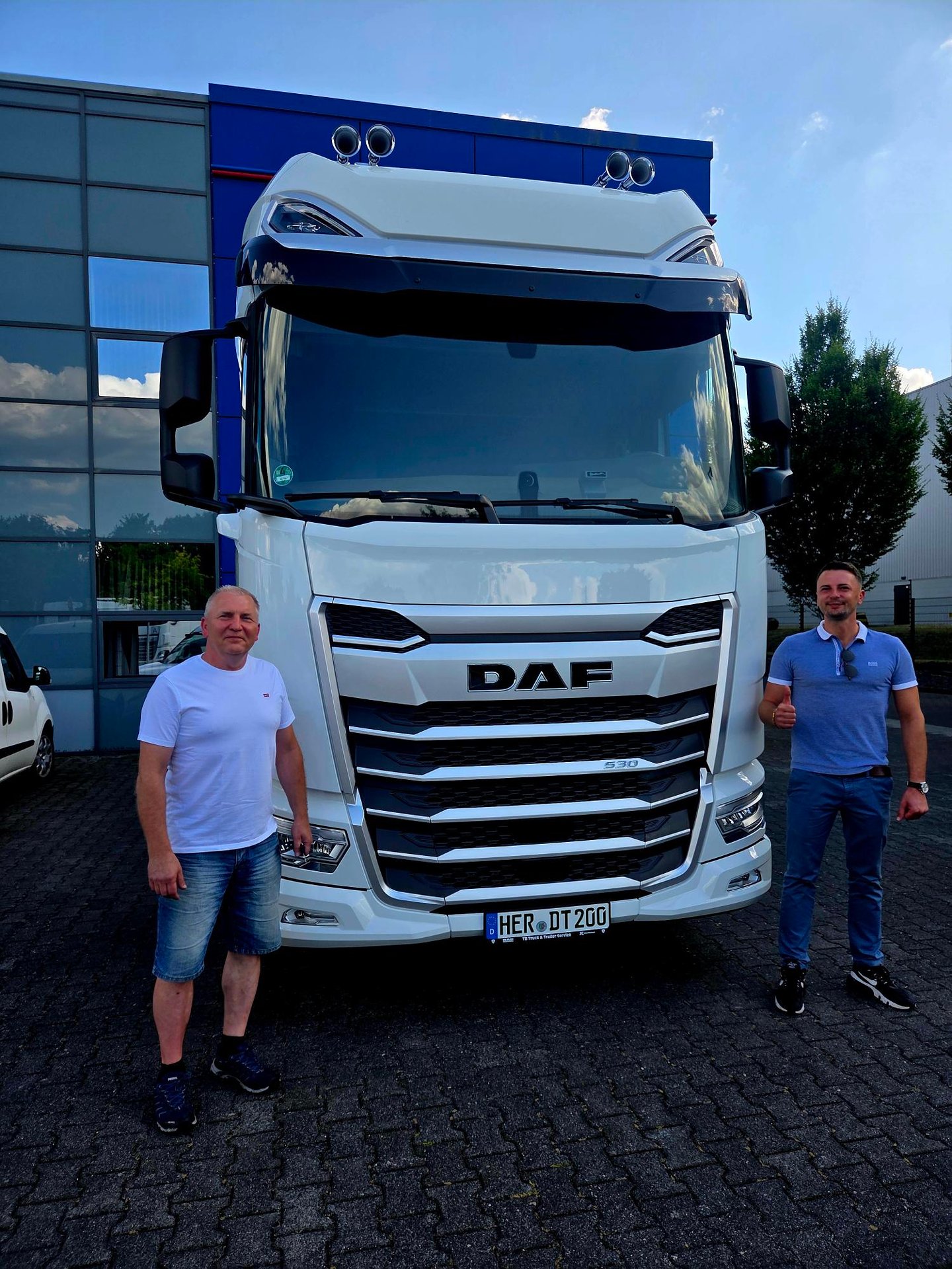 Neues Fahrzeug für einen sehr zuverlässigen Mitarbeiter der Direkt Transport, Containertransport
