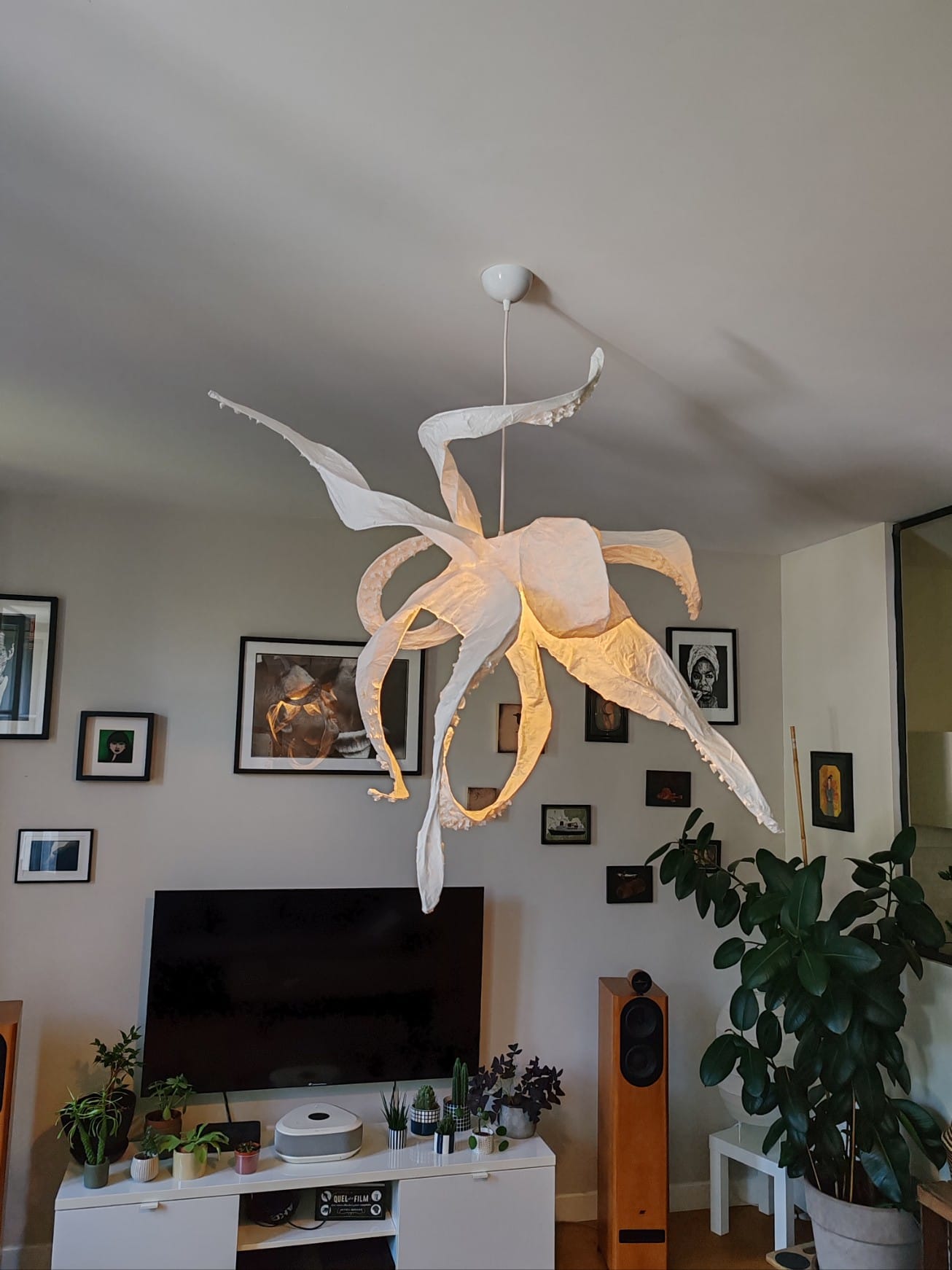 scukpture lumineuse en papier luminaire sète