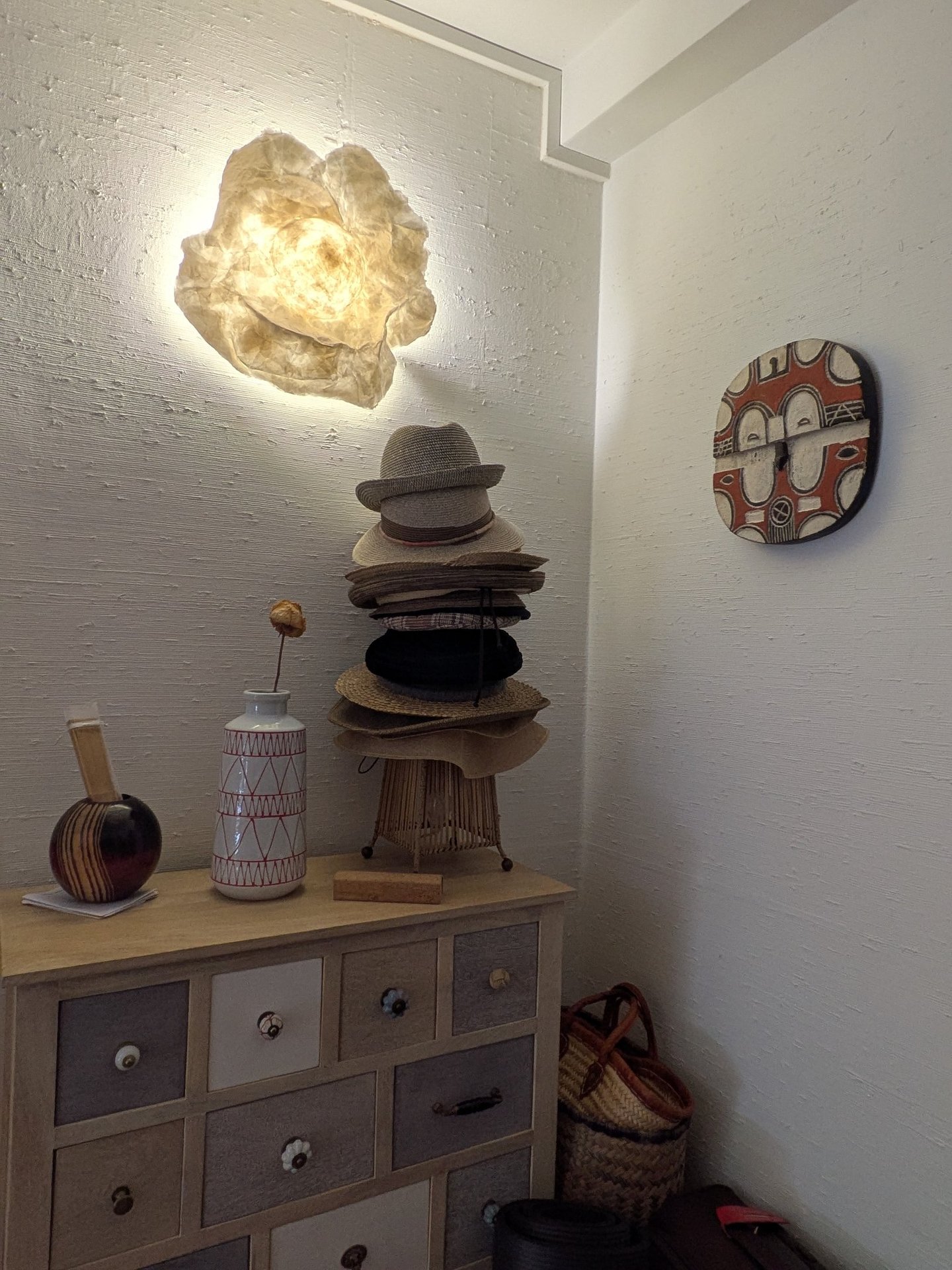 applique murale papier chapeau chez vous