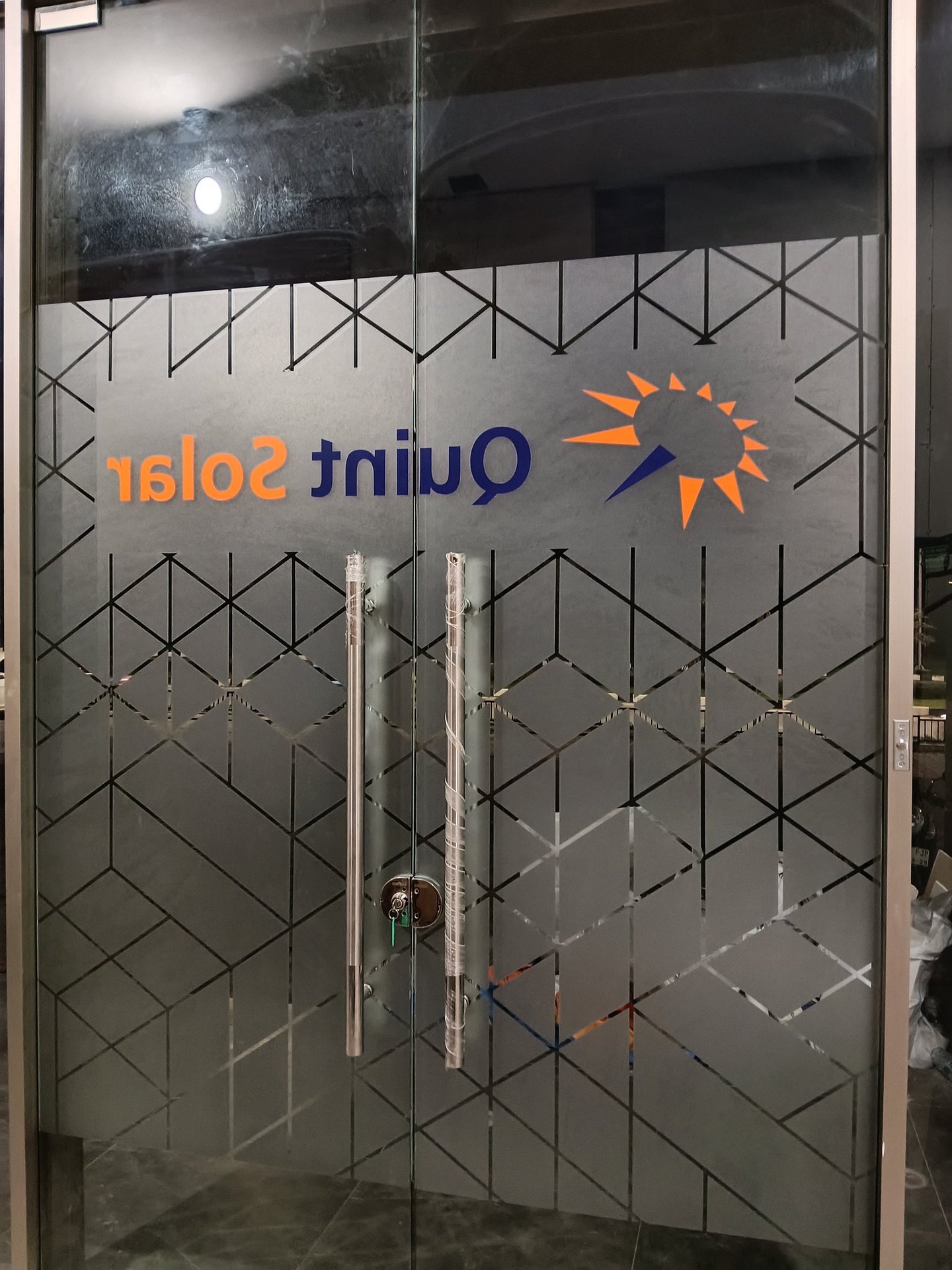 Sticker sandblast custom ruko Quint Solar, Devant, Kota Wisata karya Angel Family Laser.
