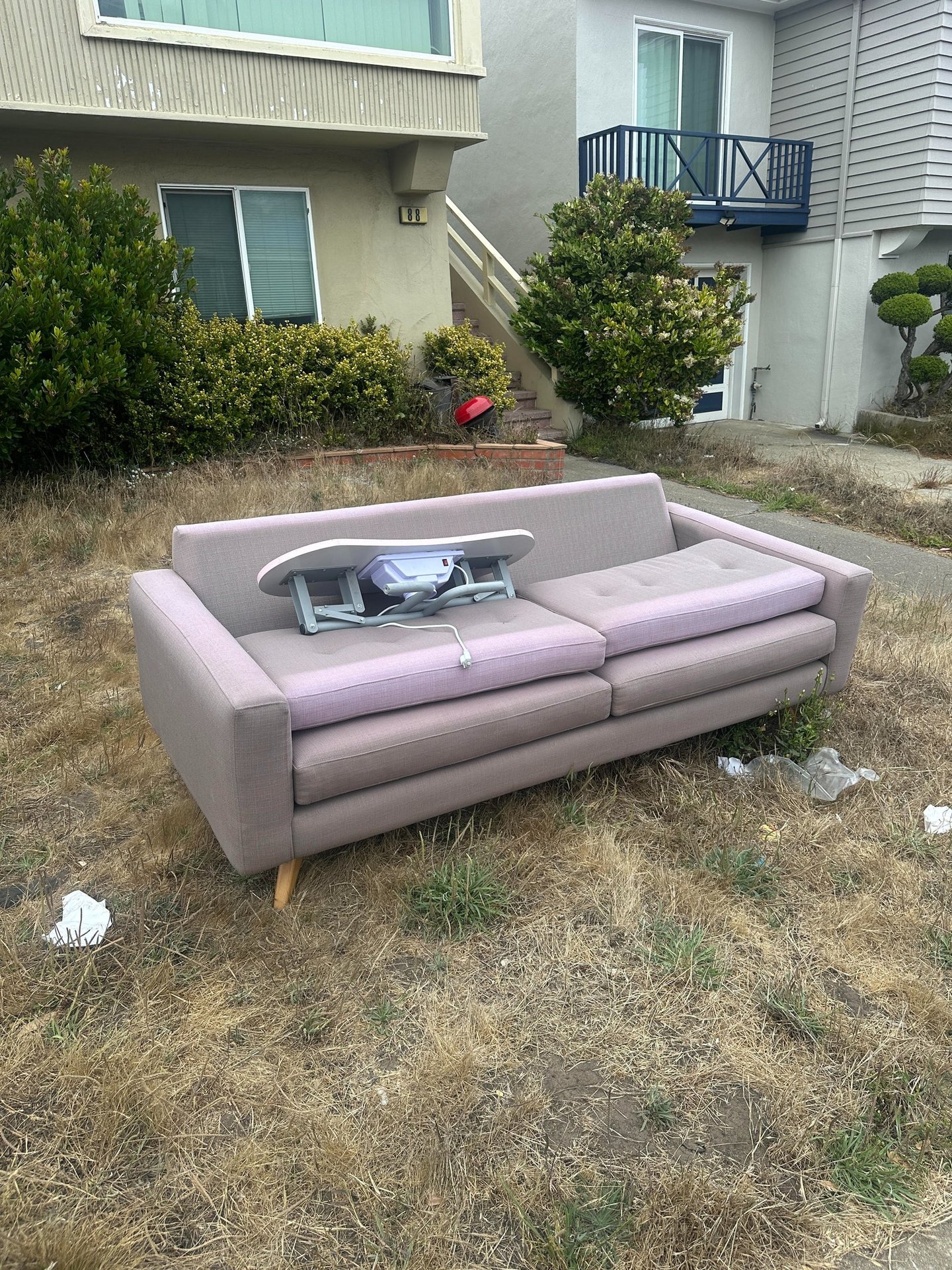 Sofa removal near me in San Francisco 94102, Oakland & San Jose.