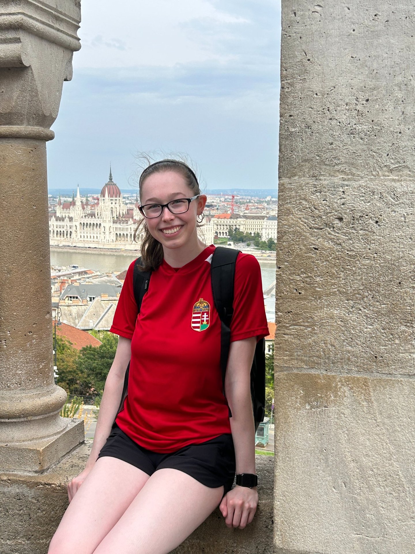 Lilla with the Hungarian Parliament in the background