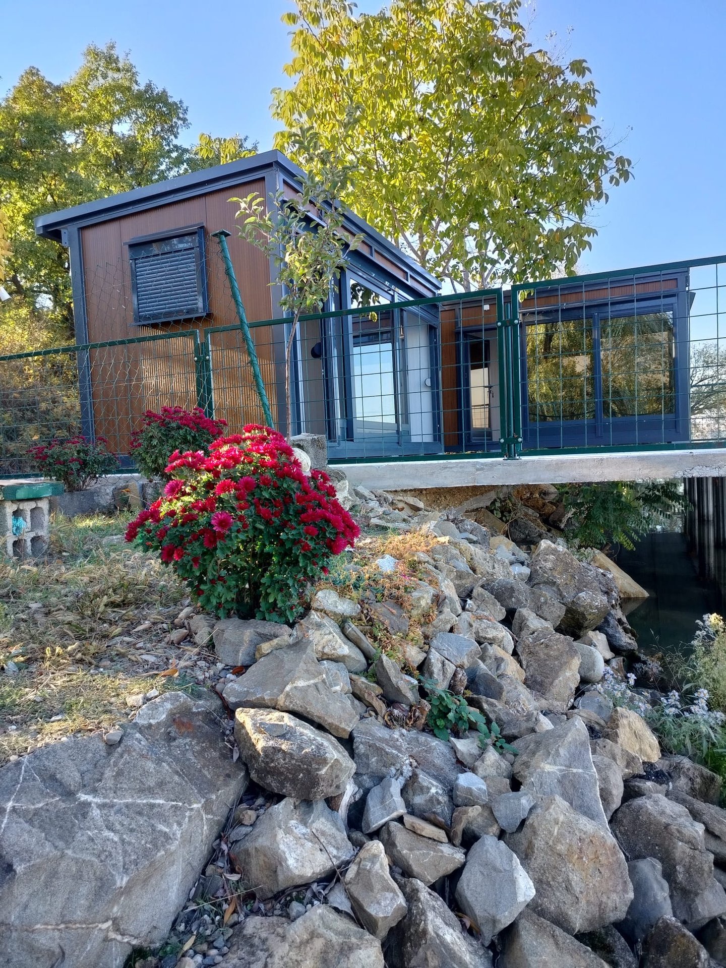 drvo dekor kontejneri za stanovanje sa antracit alu stolarijom