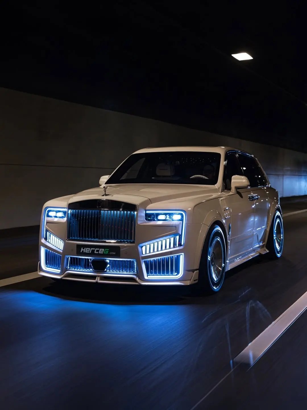 Luxury SUV for cross border chauffeur transportation from Toronto to USA