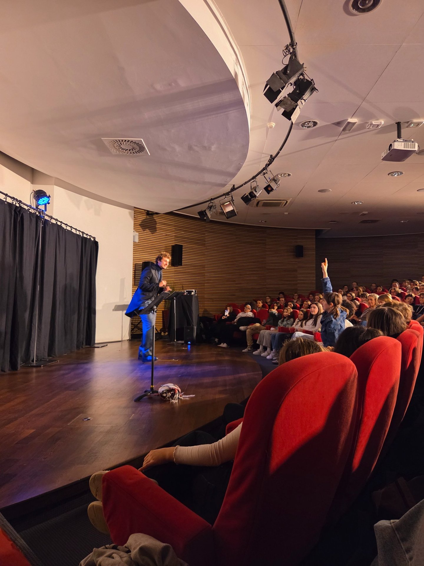 théâtre lors de l'événement de lutte contre le harcèlement scolaire harc'event