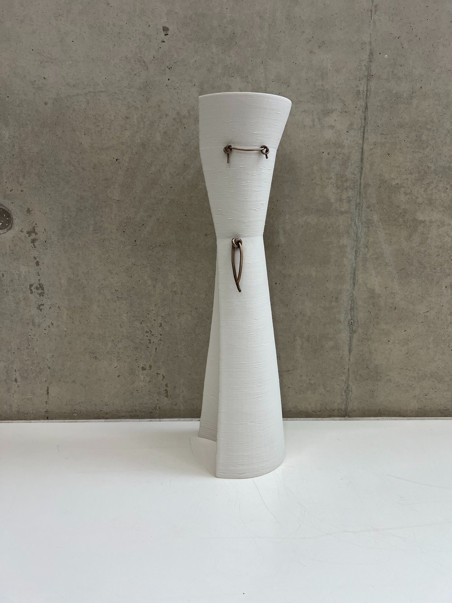 Tall & elegant ceramic vessel in 3d printed white porcelain, with bronze knot details