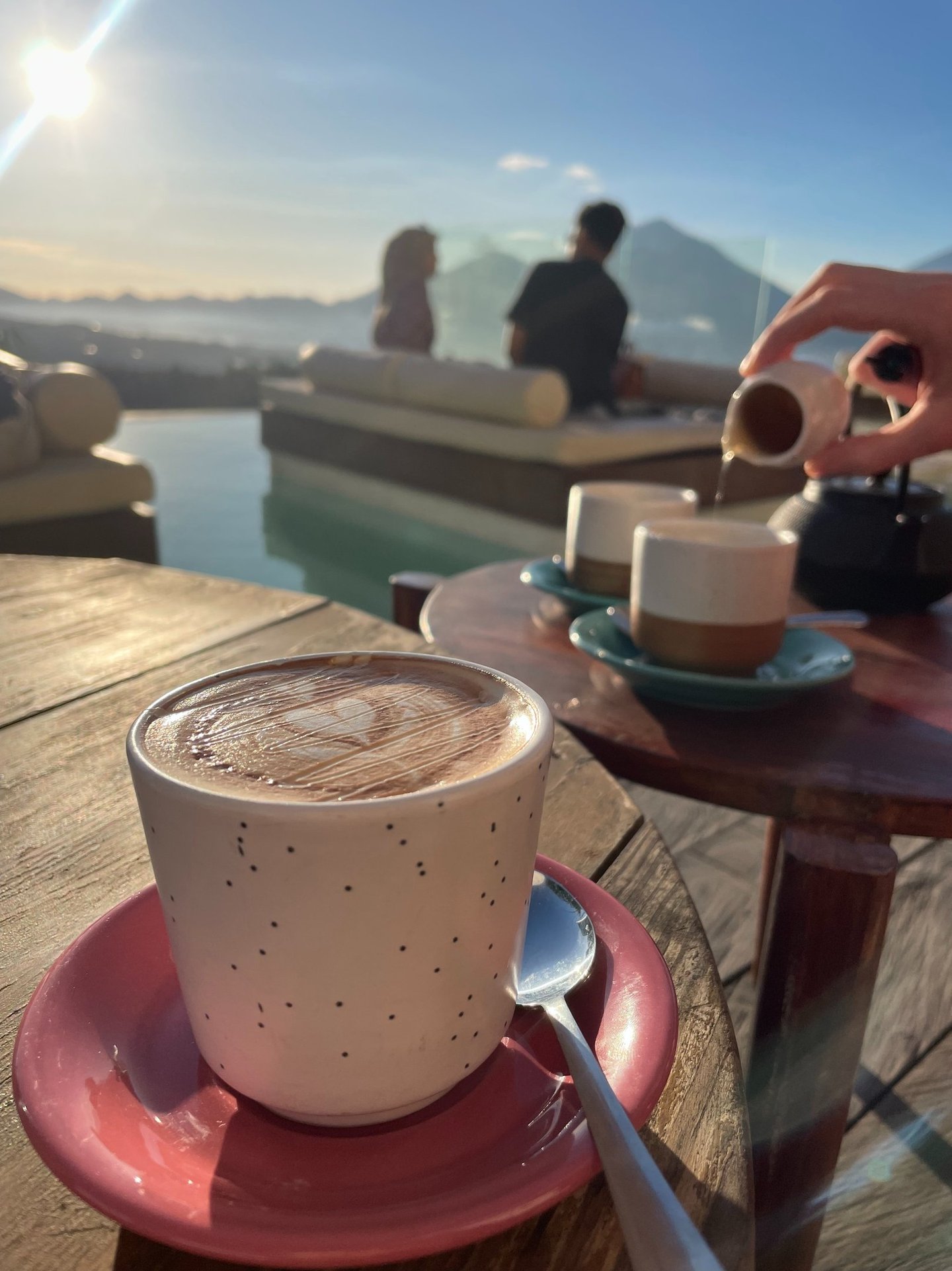 kawa z widokiem na wulkan