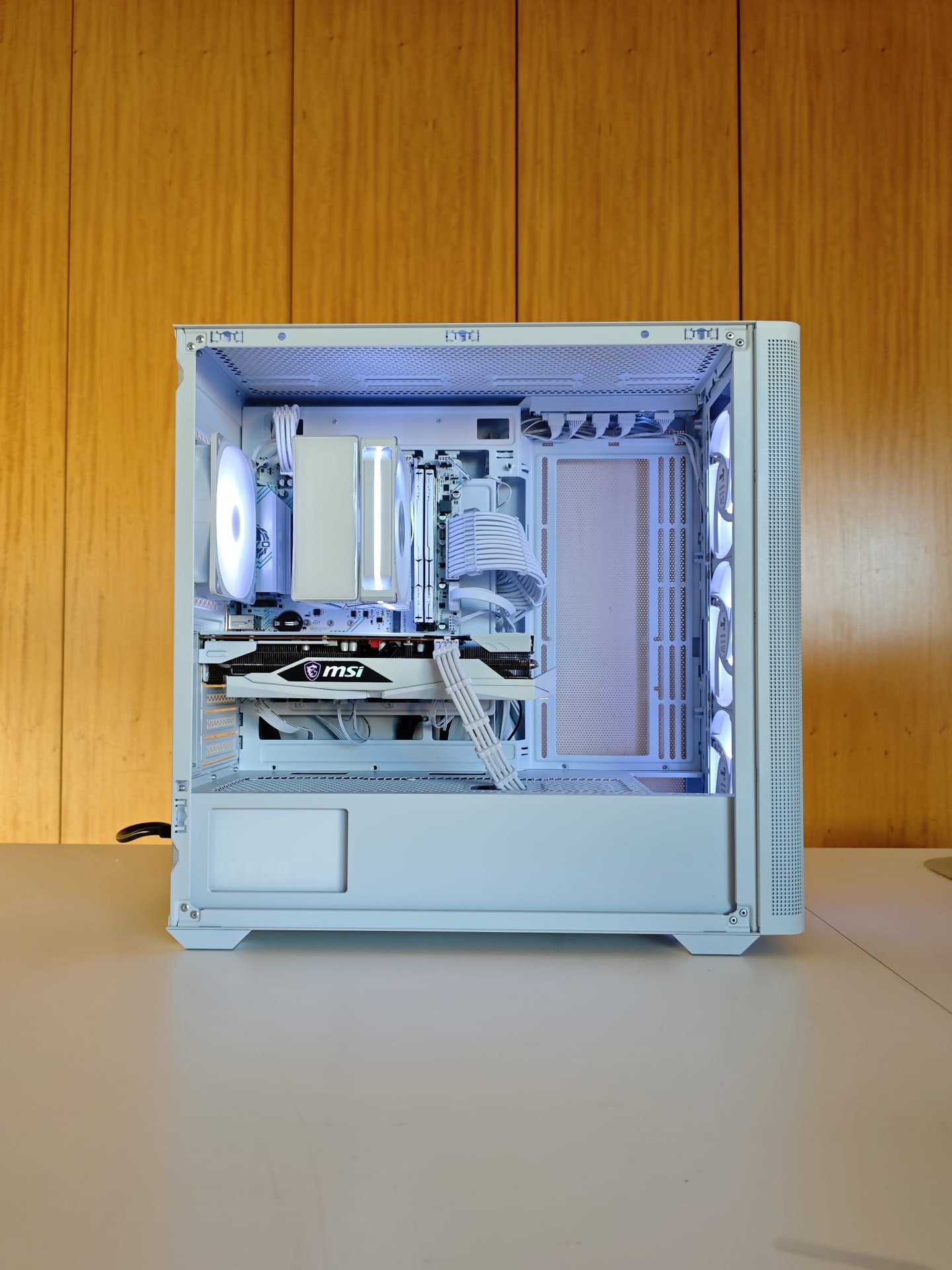 Computador All White MkBuilds RX 6650XT