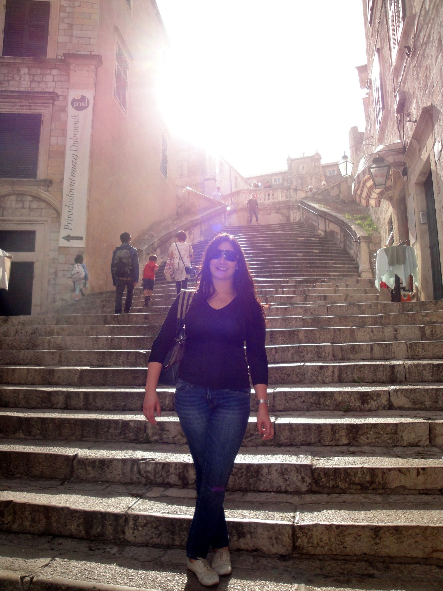 visitando a escadaria da vergonha em Dubrovnik