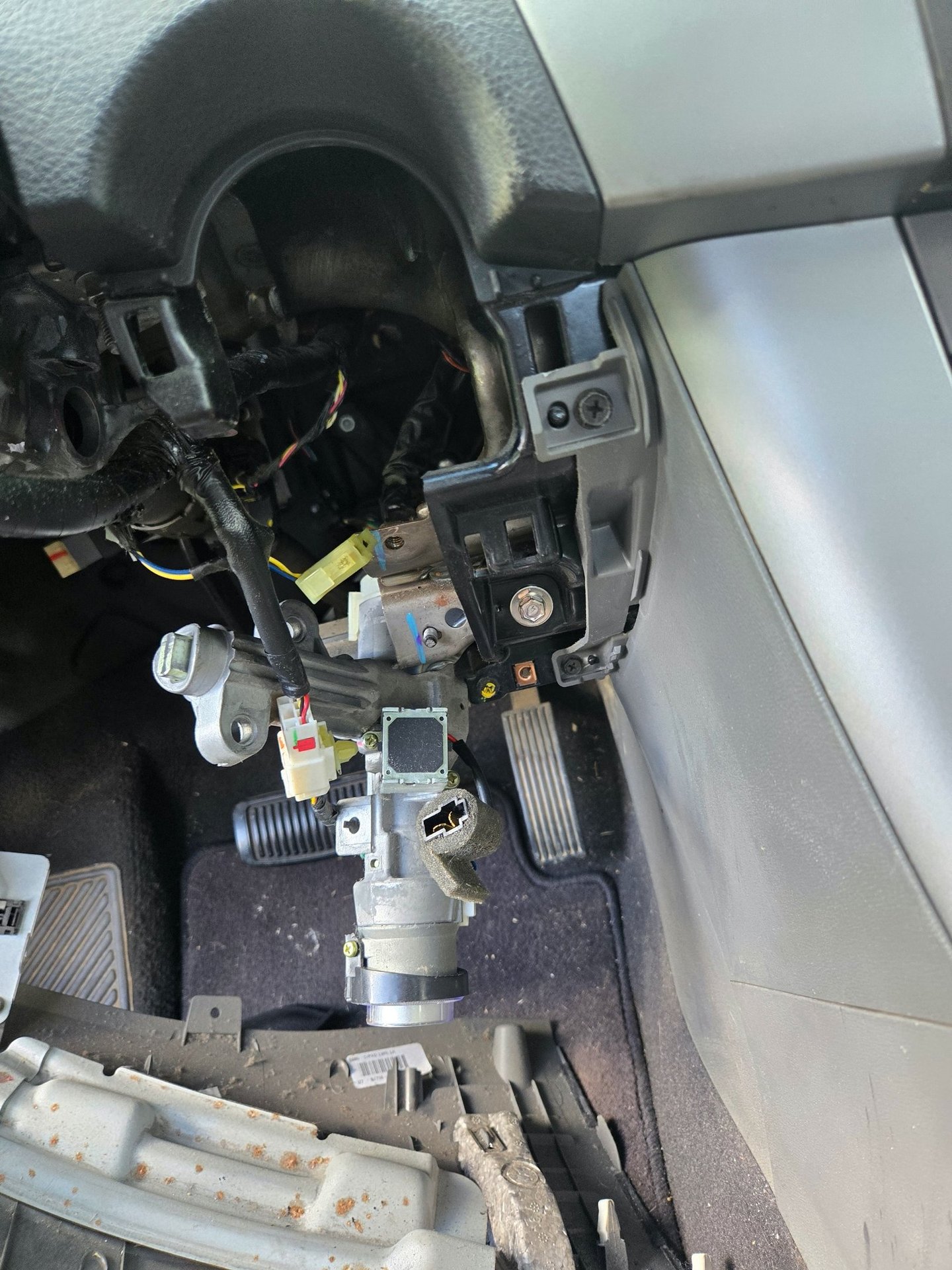 Car ignition lock cylinder repair with steering column trim removed