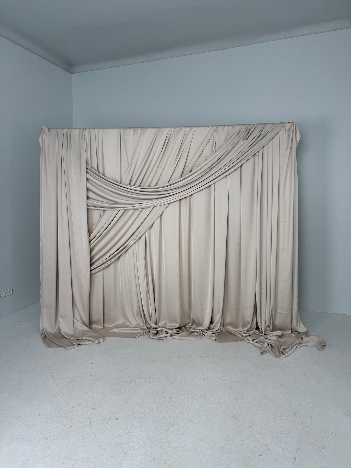 Kreminio audinio sienele, isskirtine foto siena vilniuje, medziagos foto sienele, foto zona, dekoras