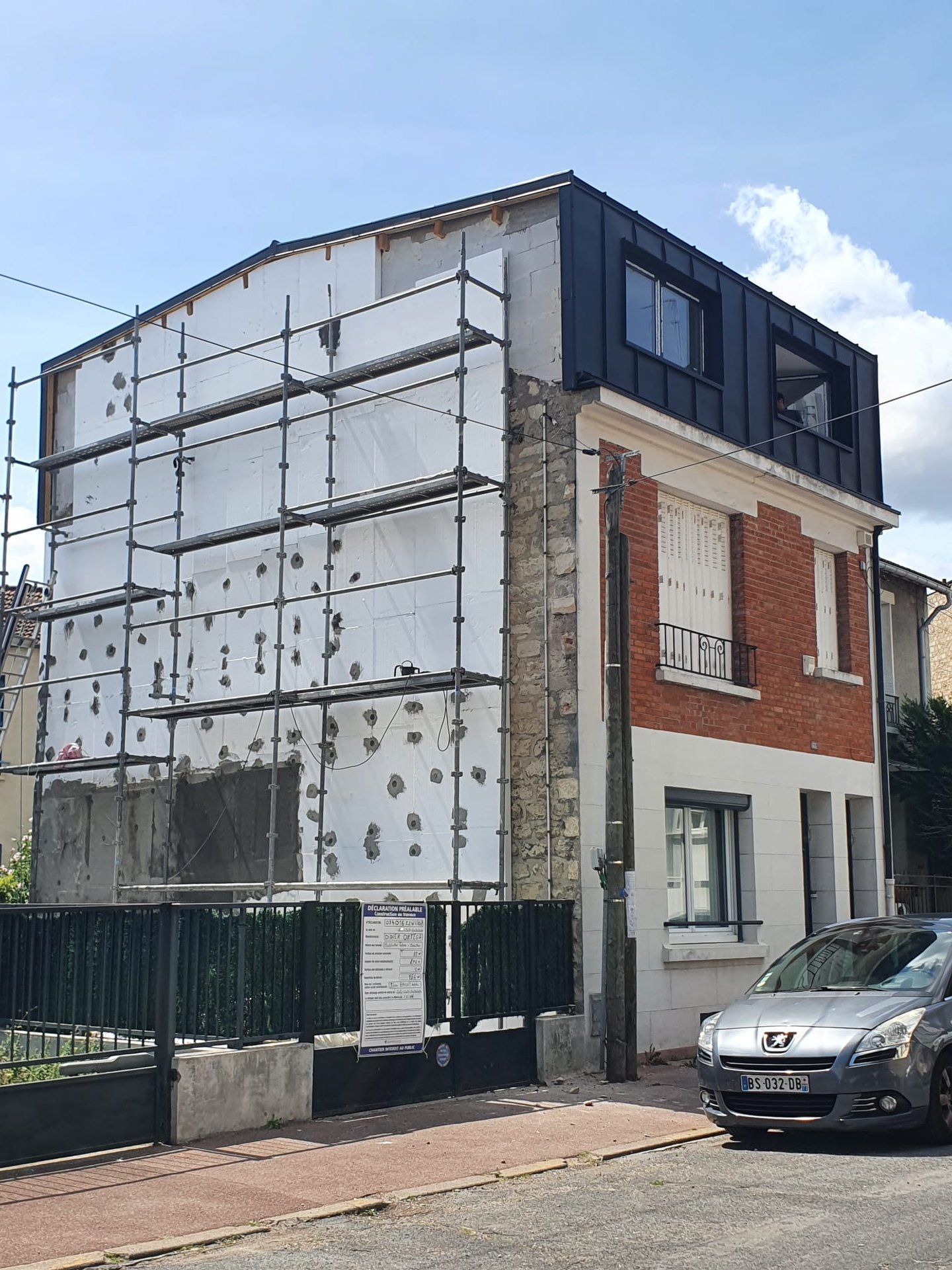 Surelevation of a house with zinc