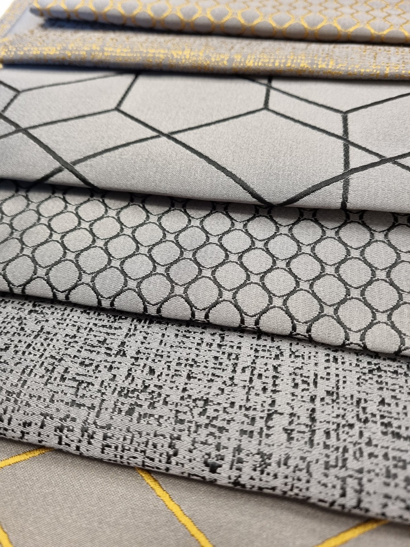 Naktinių užuolaidų audiniai