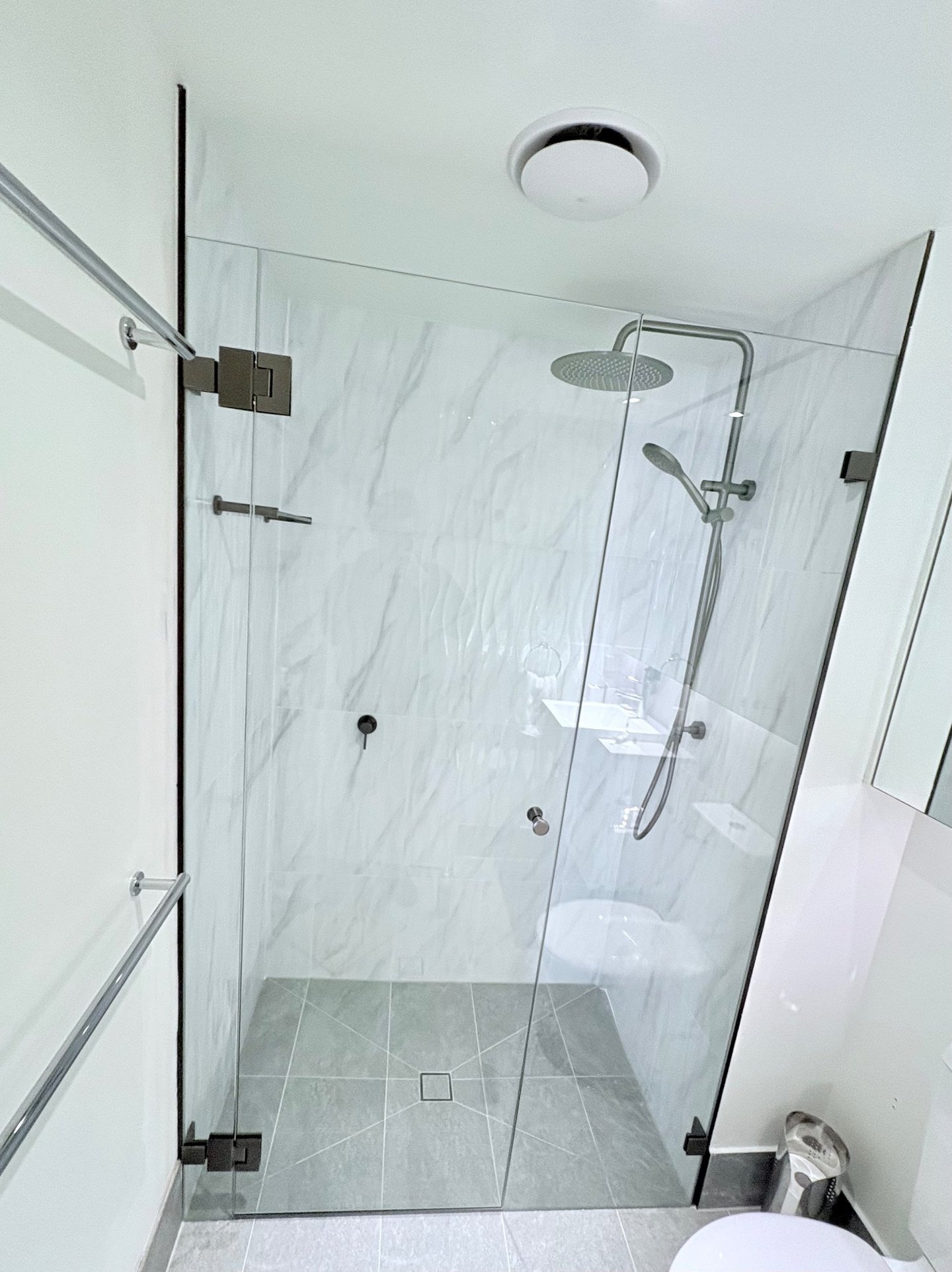 Frameless Shower Screen