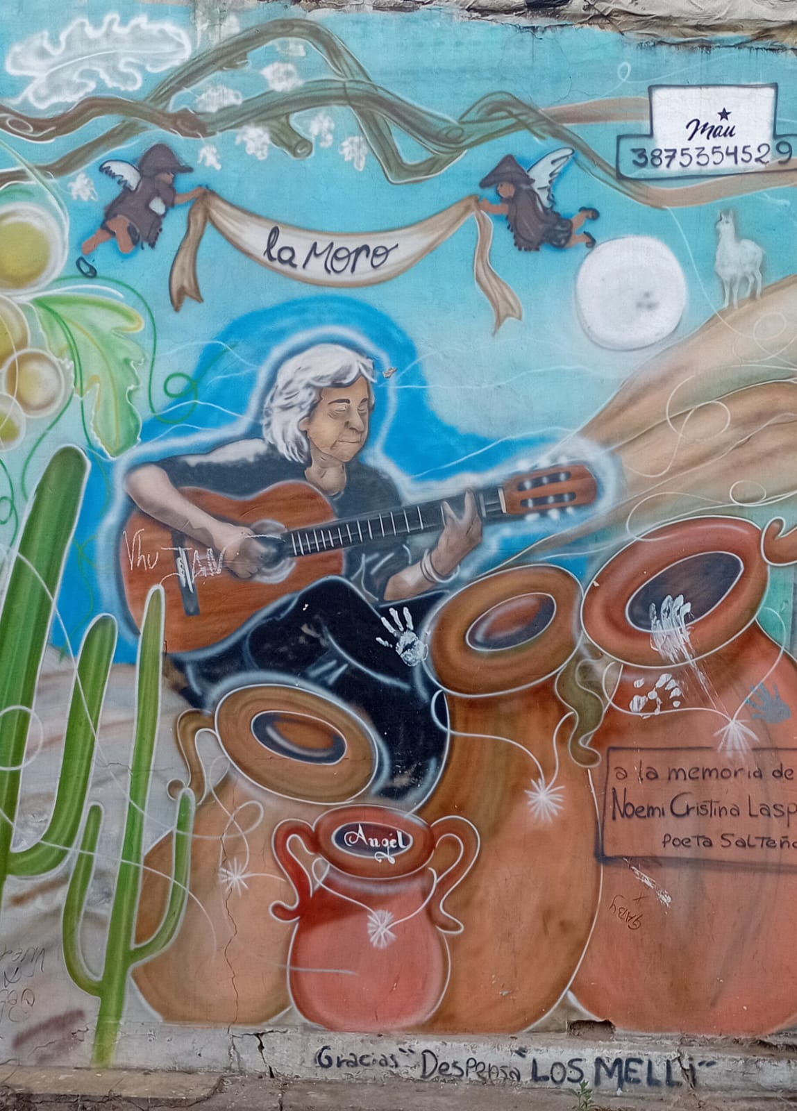 Foto de Un Bello y Colorido Mural Dándole Vida a una Pared.