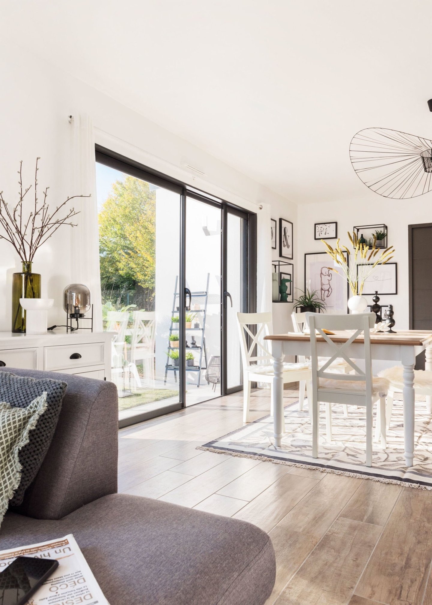 Coulissant galandage aluminium noir sablé gamme Azur - salon contemporain, ouverture totale