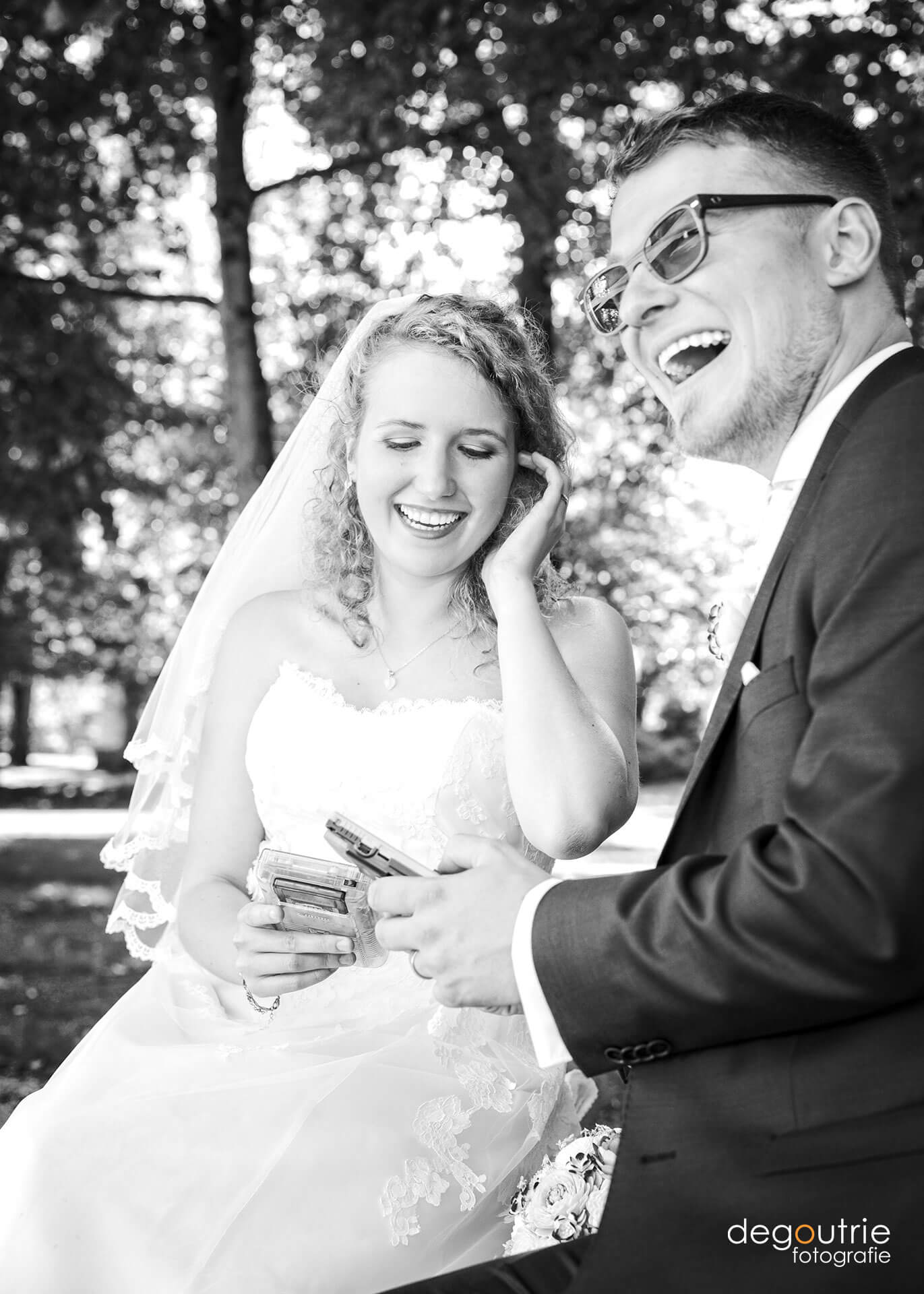 Kreative Nerd Hochzeit Wilhelmsbad Game Boy. Fröhliches Lachen.