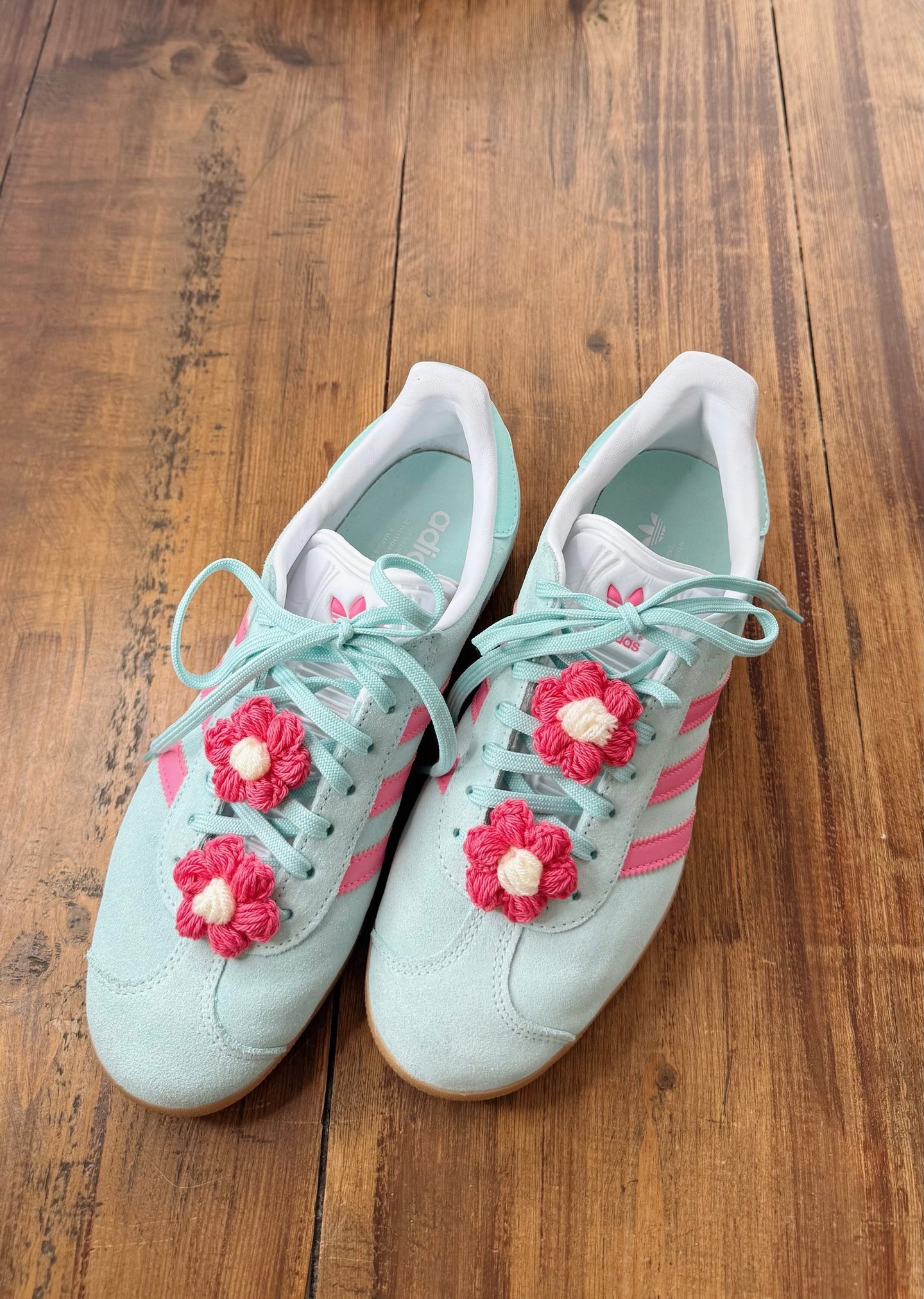 Customizar prendas con flores puff crochet